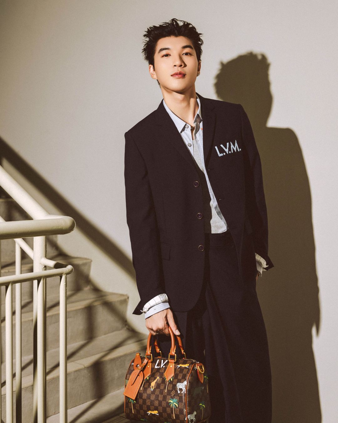 Hinh anh HIEUTHUHAI nổi bật trong thiết kế Louis Vuitton tại Làn Sóng Xanh 2025 3