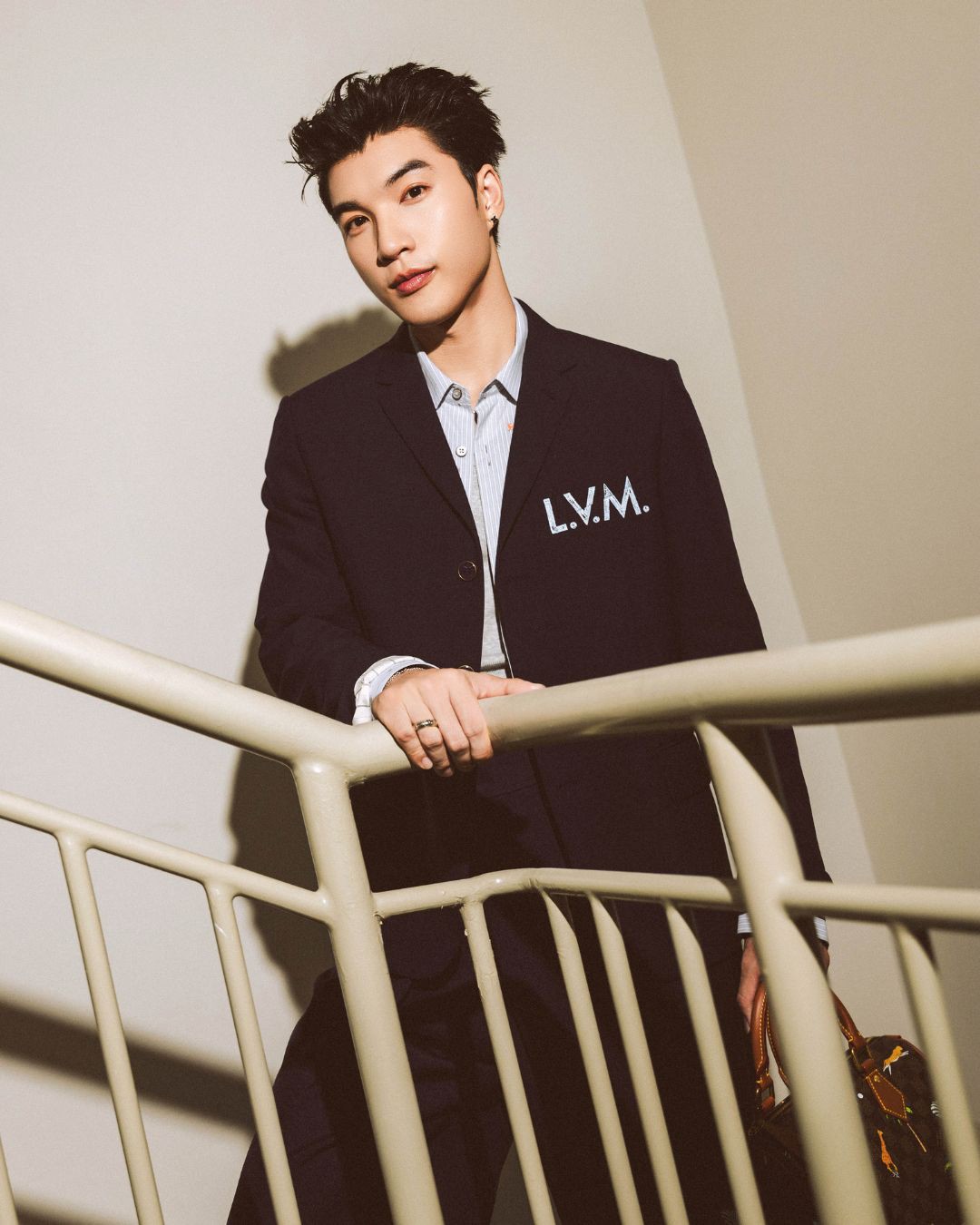 Hinh anh HIEUTHUHAI nổi bật trong thiết kế Louis Vuitton tại Làn Sóng Xanh 2025 4