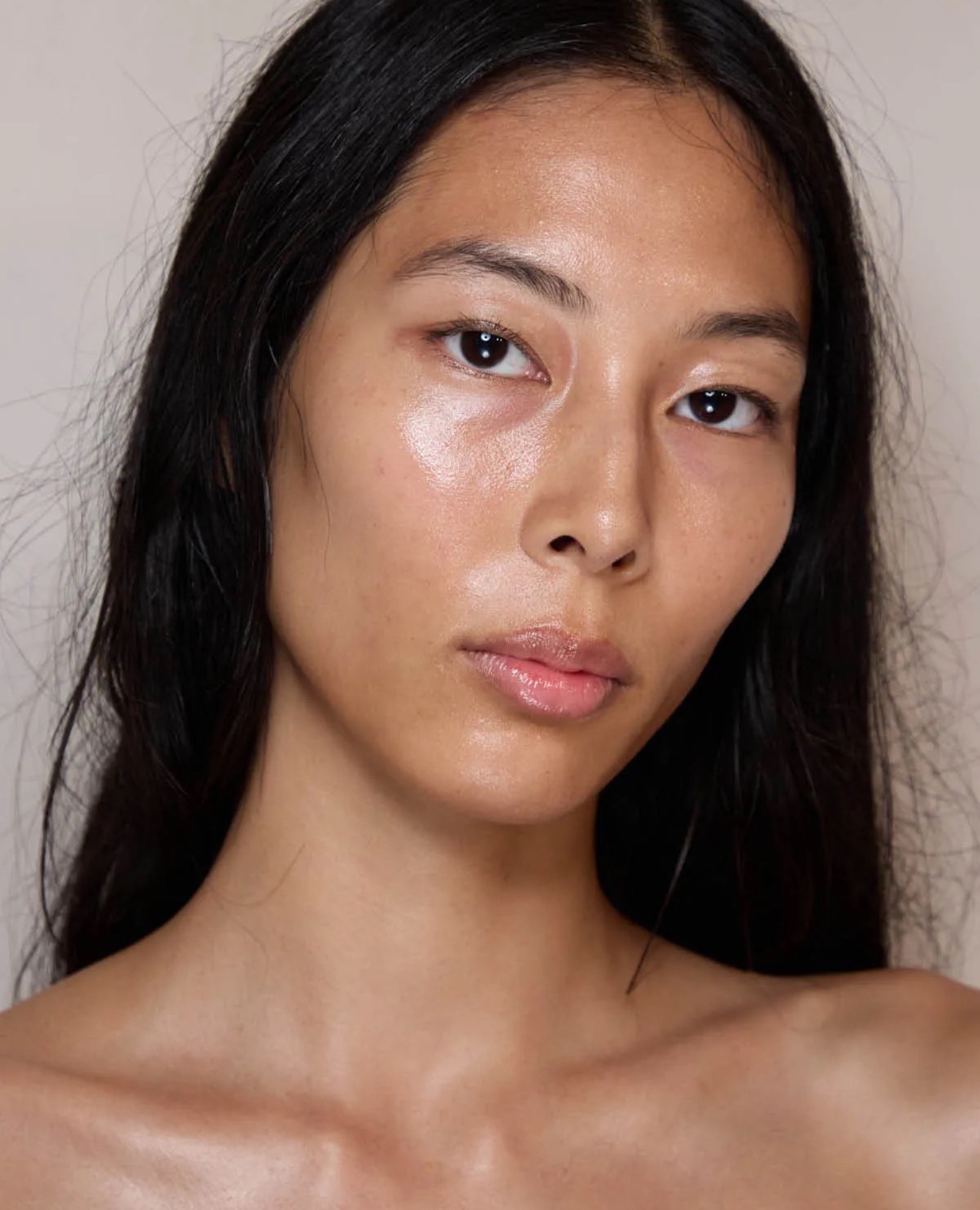 Hinh anh Chủ nghĩa tối đa trở thành xu hướng trang điểm chủ đạo của năm 2026 13