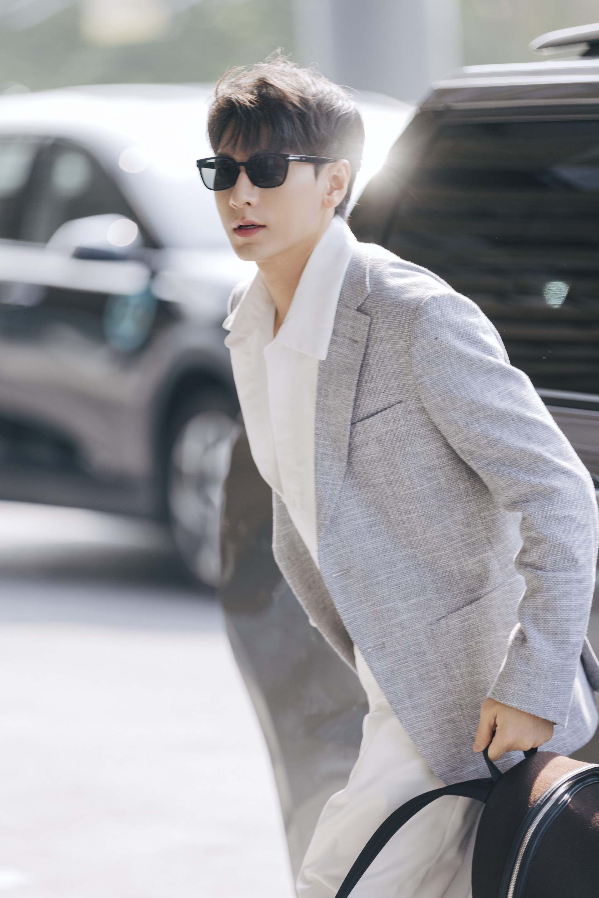 Hinh anh Isaac chinh phục Milan Fashion Week với set đồ chuẩn mực từ BOSS 3