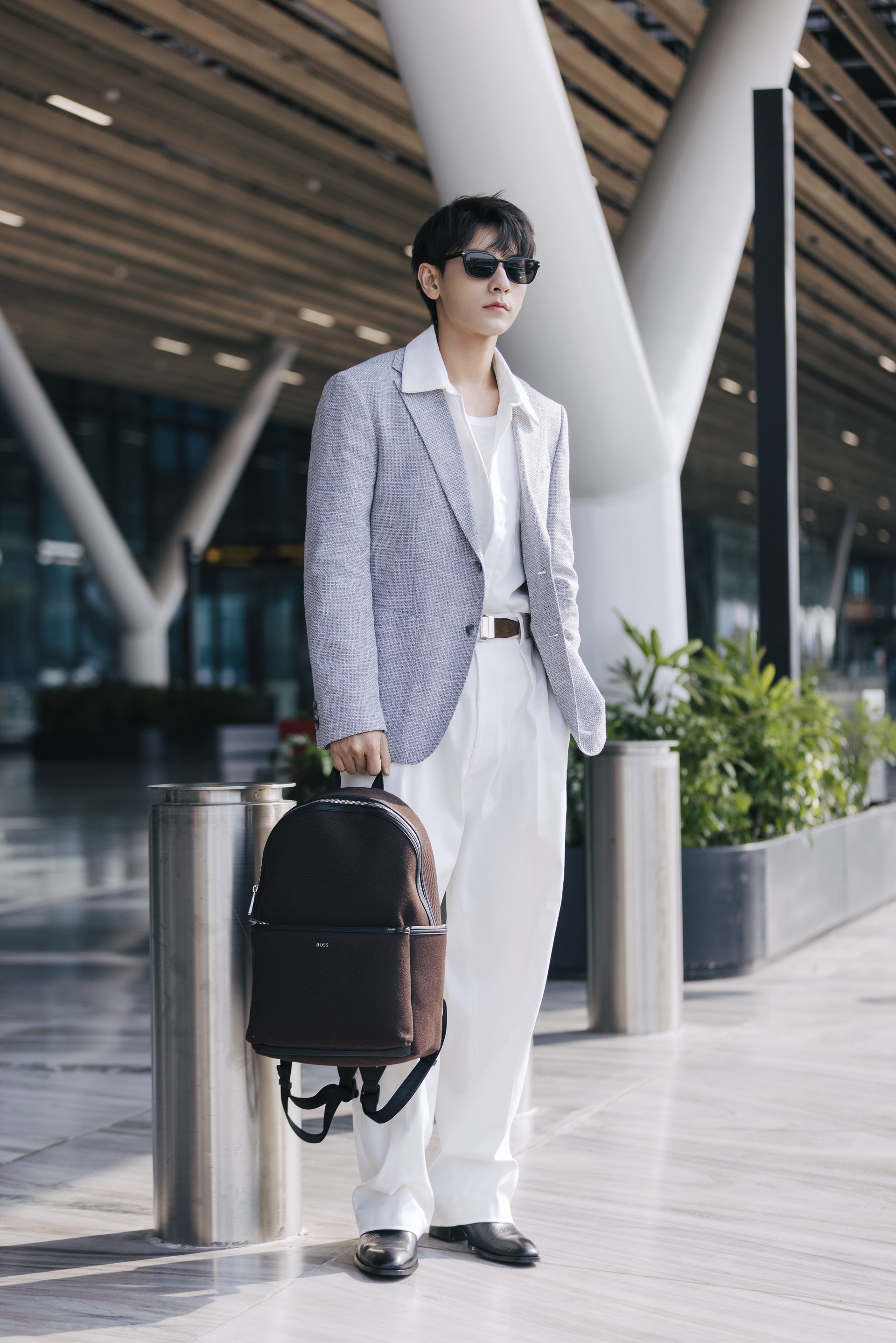 Hinh anh Isaac chinh phục Milan Fashion Week với set đồ chuẩn mực từ BOSS 5