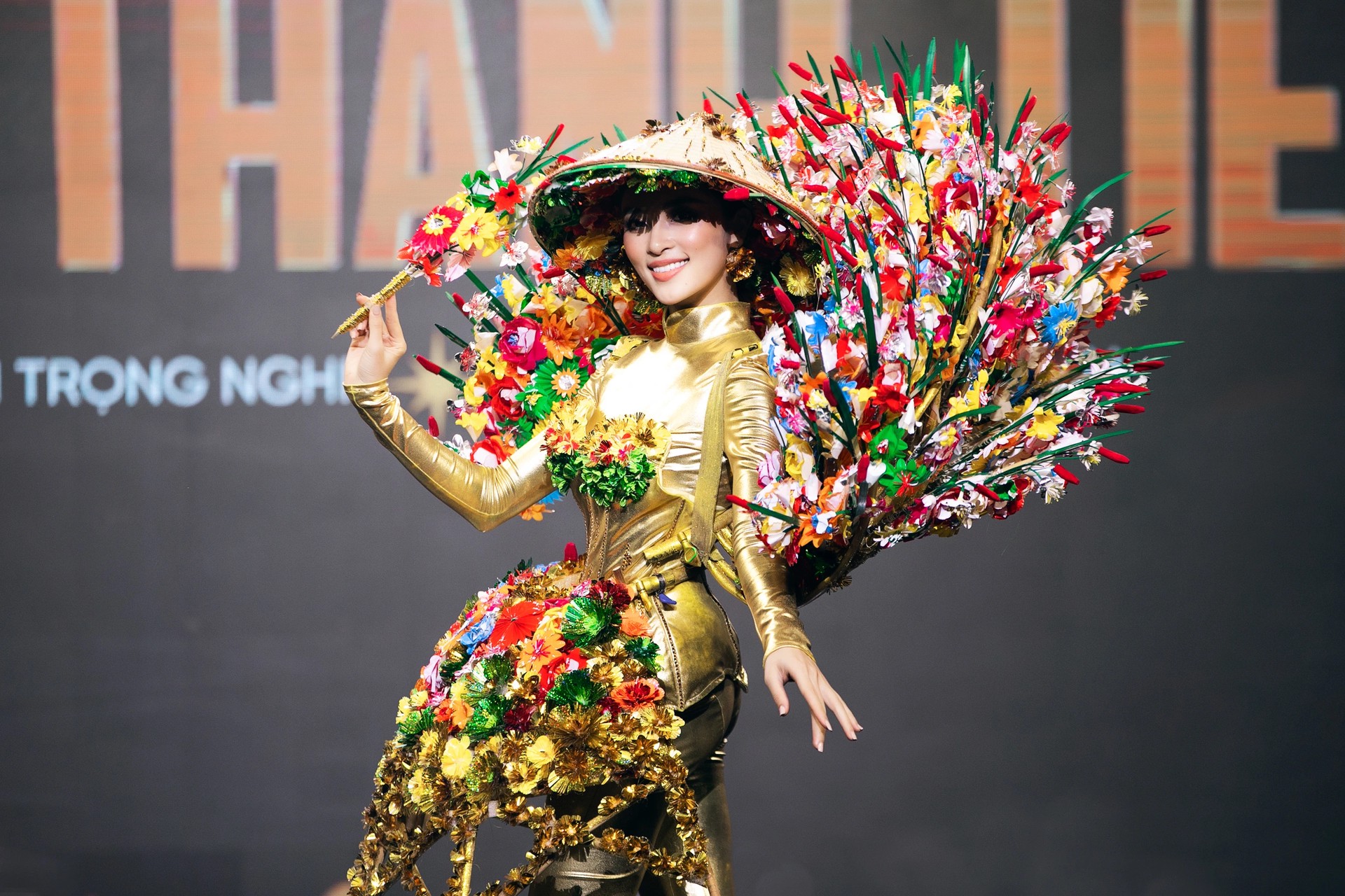 Hinh anh Mộng về hoa giấy Thanh Tiên trên bản đồ thời trang Việt 4