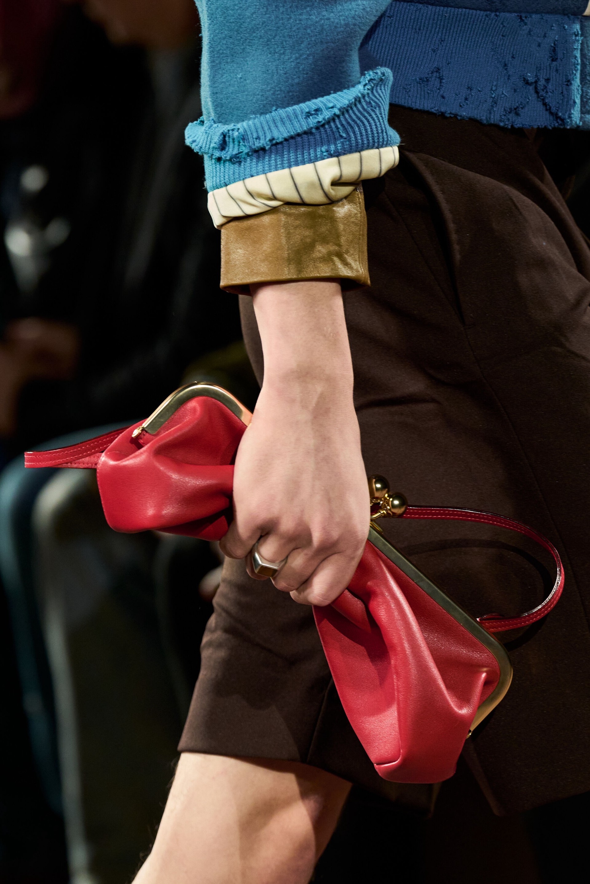 Hinh anh Coach Fall 2026: Nước Mỹ, văn hoá phản kháng và ngôn ngữ styling 25