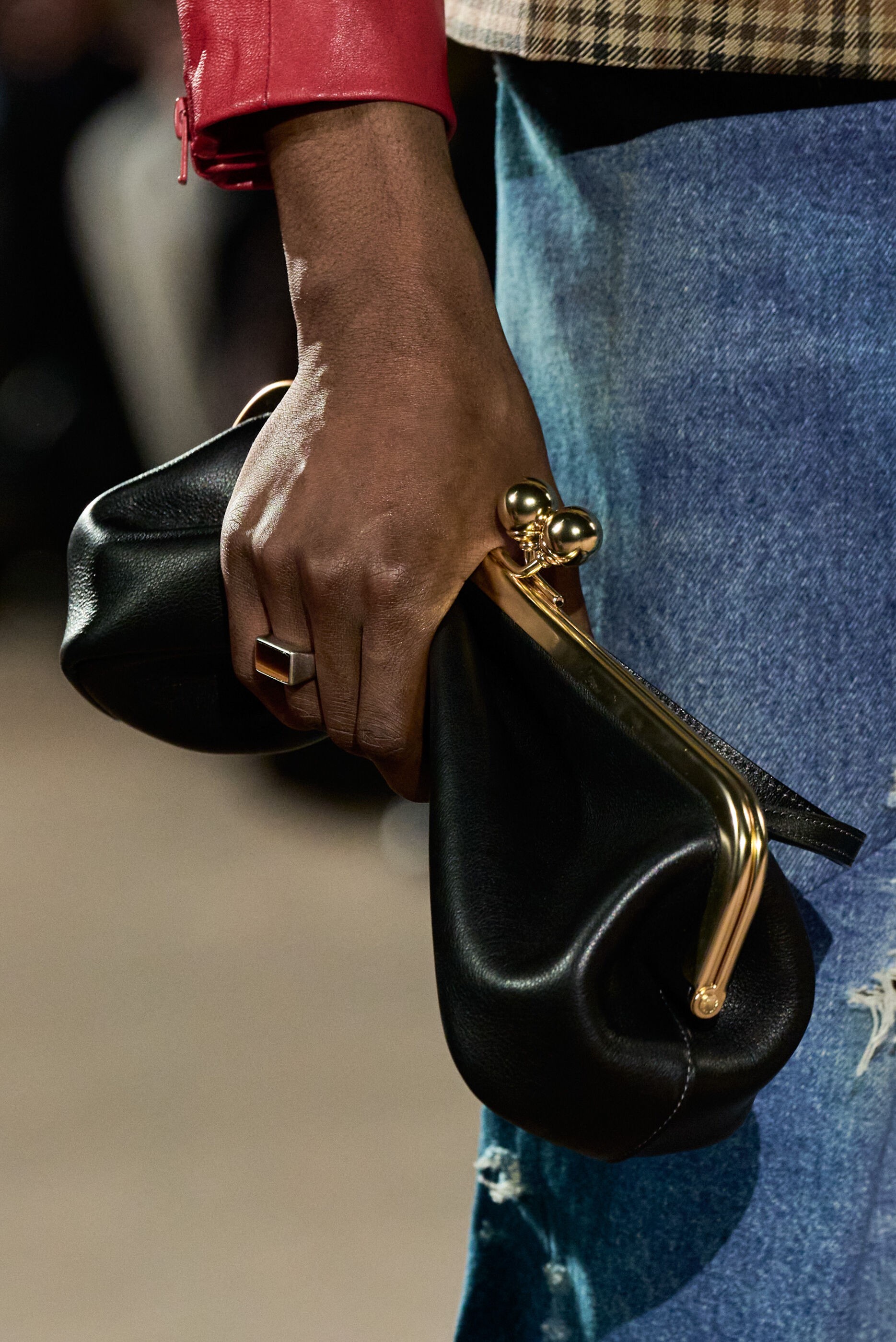 Hinh anh Coach Fall 2026: Nước Mỹ, văn hoá phản kháng và ngôn ngữ styling 23