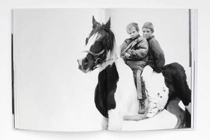 Hinh anh "Những chú ngựa trắng" Simone Rocha Thu Đông 2026 14