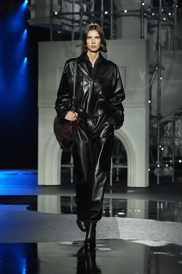 Hinh anh Burberry Thu Đông 2026: Một tối thủ đô Anh Quốc 7