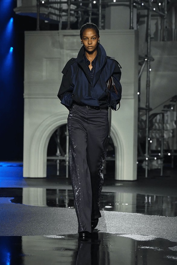 Hinh anh Burberry Thu Đông 2026: Một tối thủ đô Anh Quốc 8