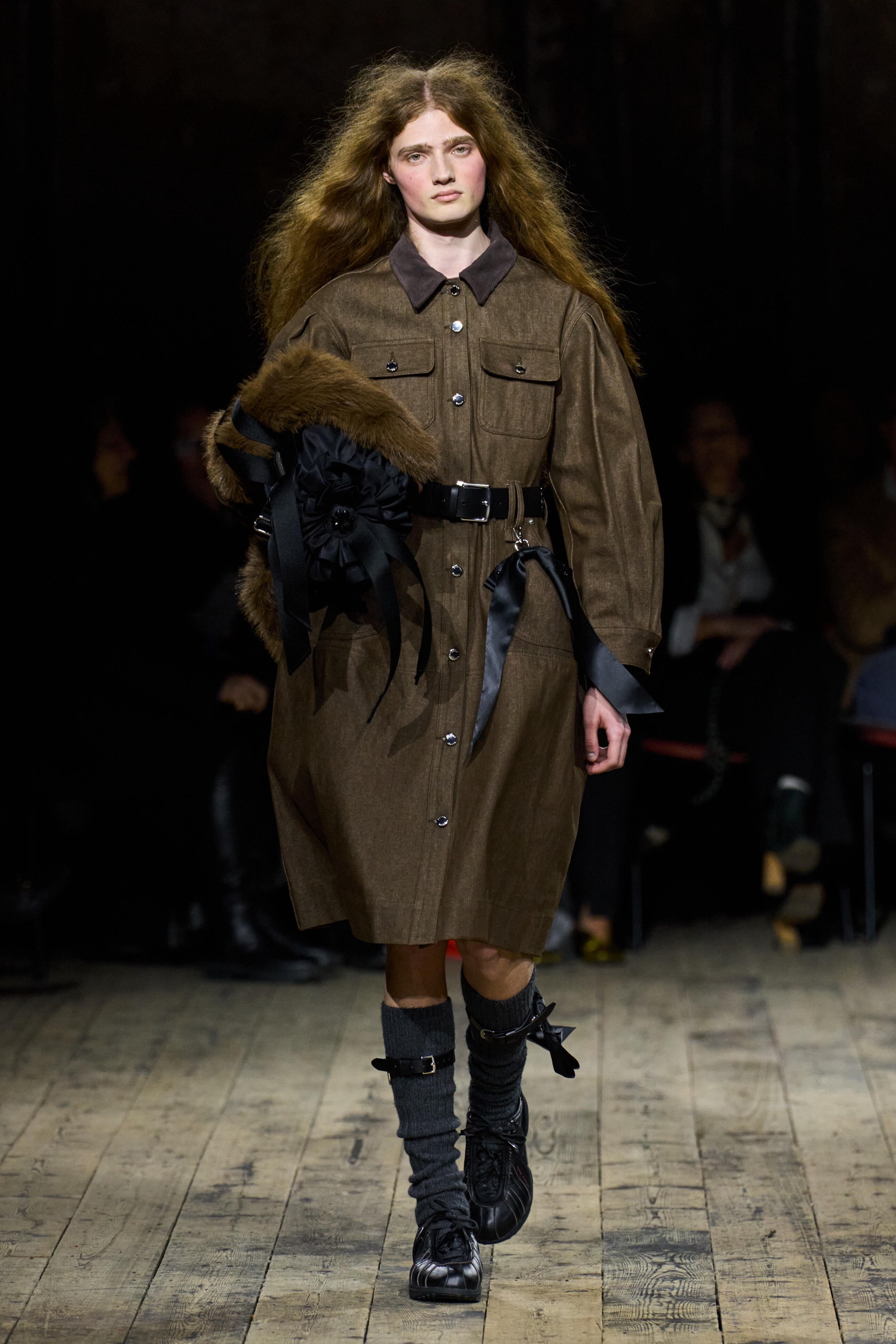 Hinh anh "Những chú ngựa trắng" Simone Rocha Thu Đông 2026 4