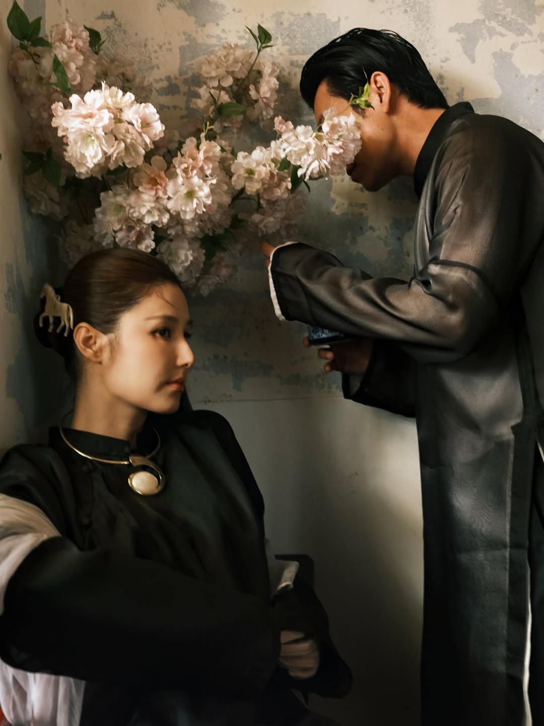 Hinh anh Phụ kiện thủ công Việt sánh đôi cùng áo dài dịp Tết 2