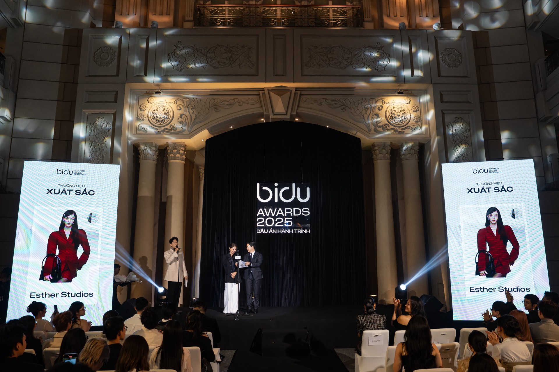 Hinh anh BIDU AWARDS 2025: Kiến tạo bệ đỡ vững chắc cho bản sắc thời trang Việt 7