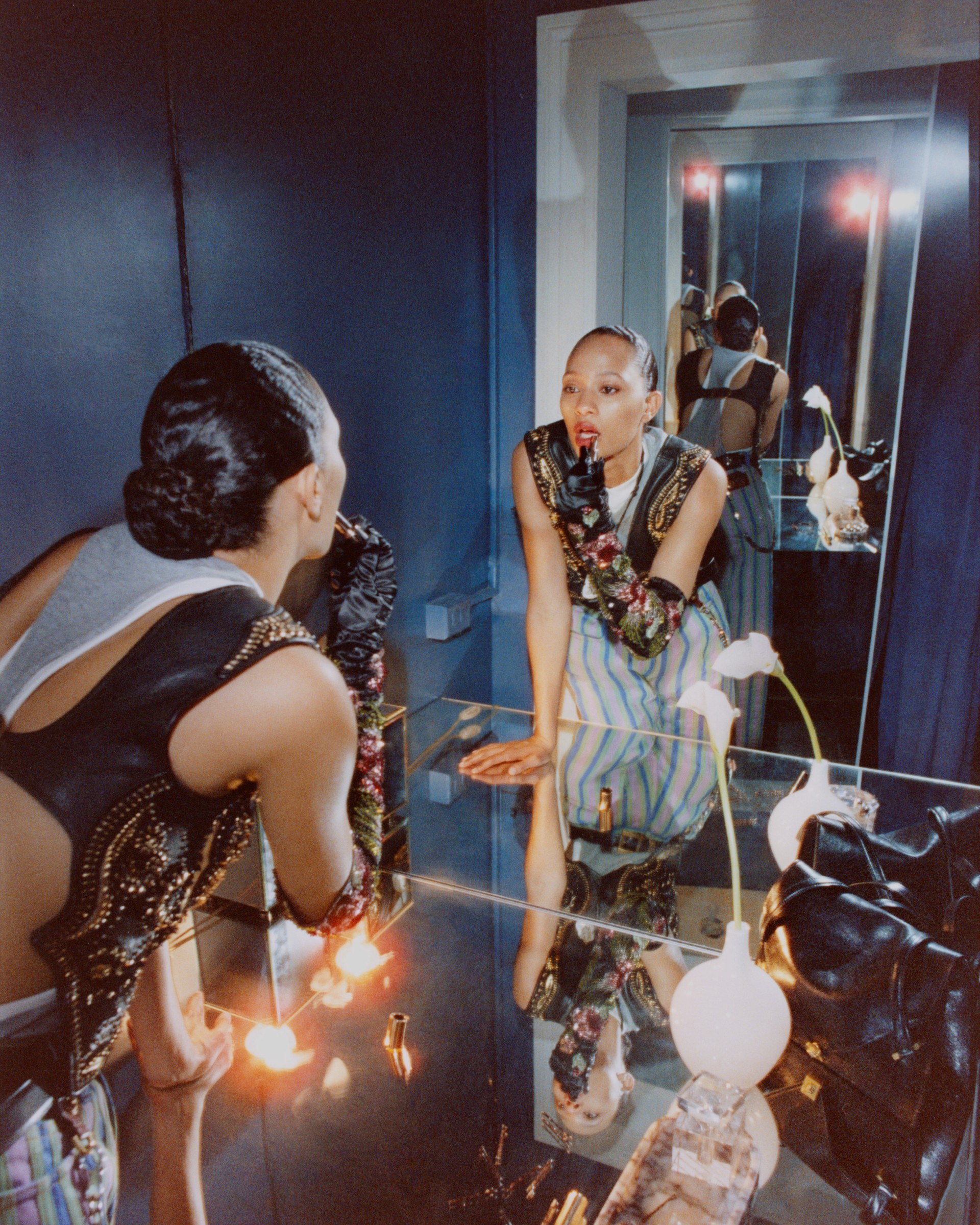 Hinh anh Versace Xuân Hè 2026: Cuộc cách mạng xúc giác 1