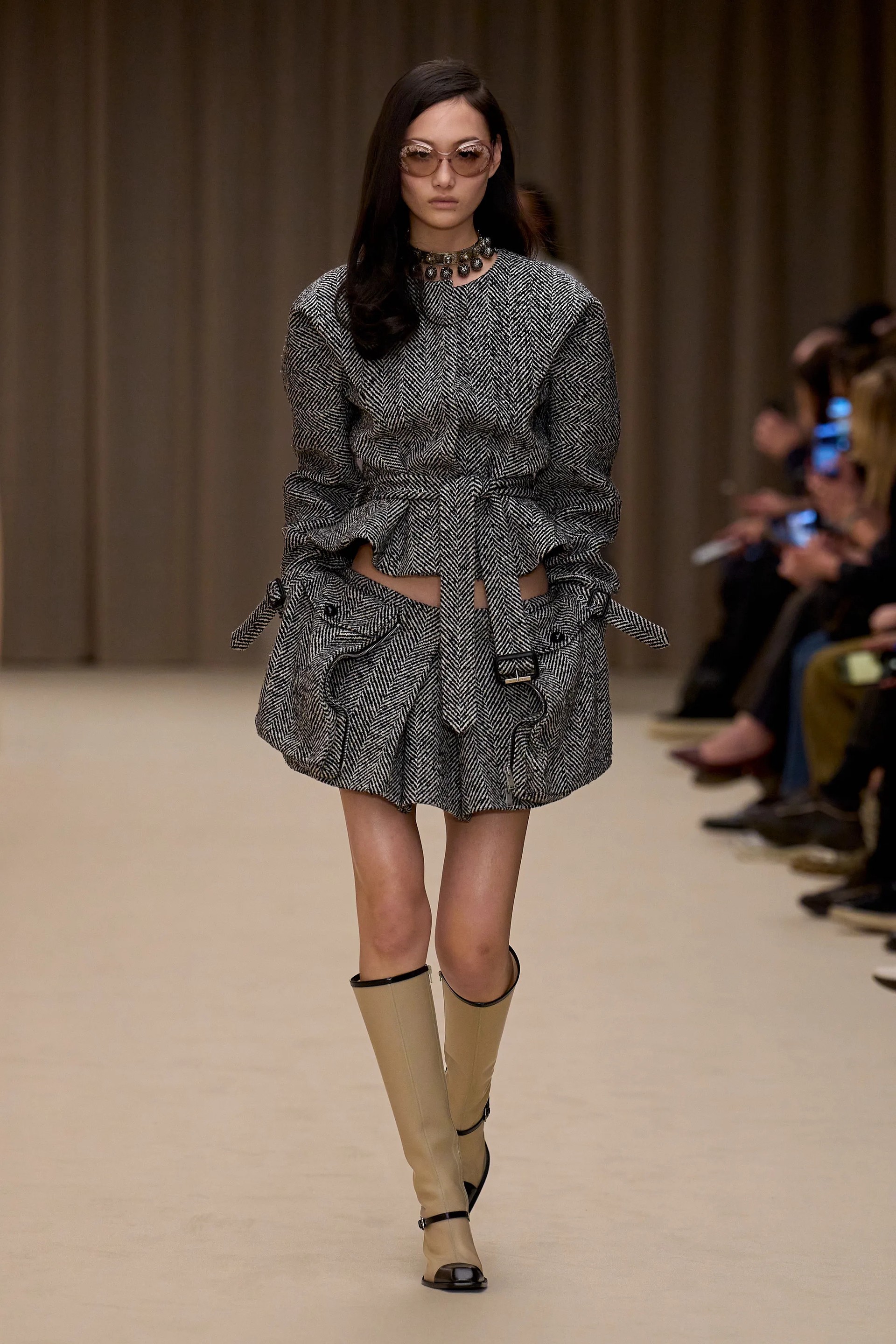 Hinh anh Miniskirt và thế hệ người dùng mới 3