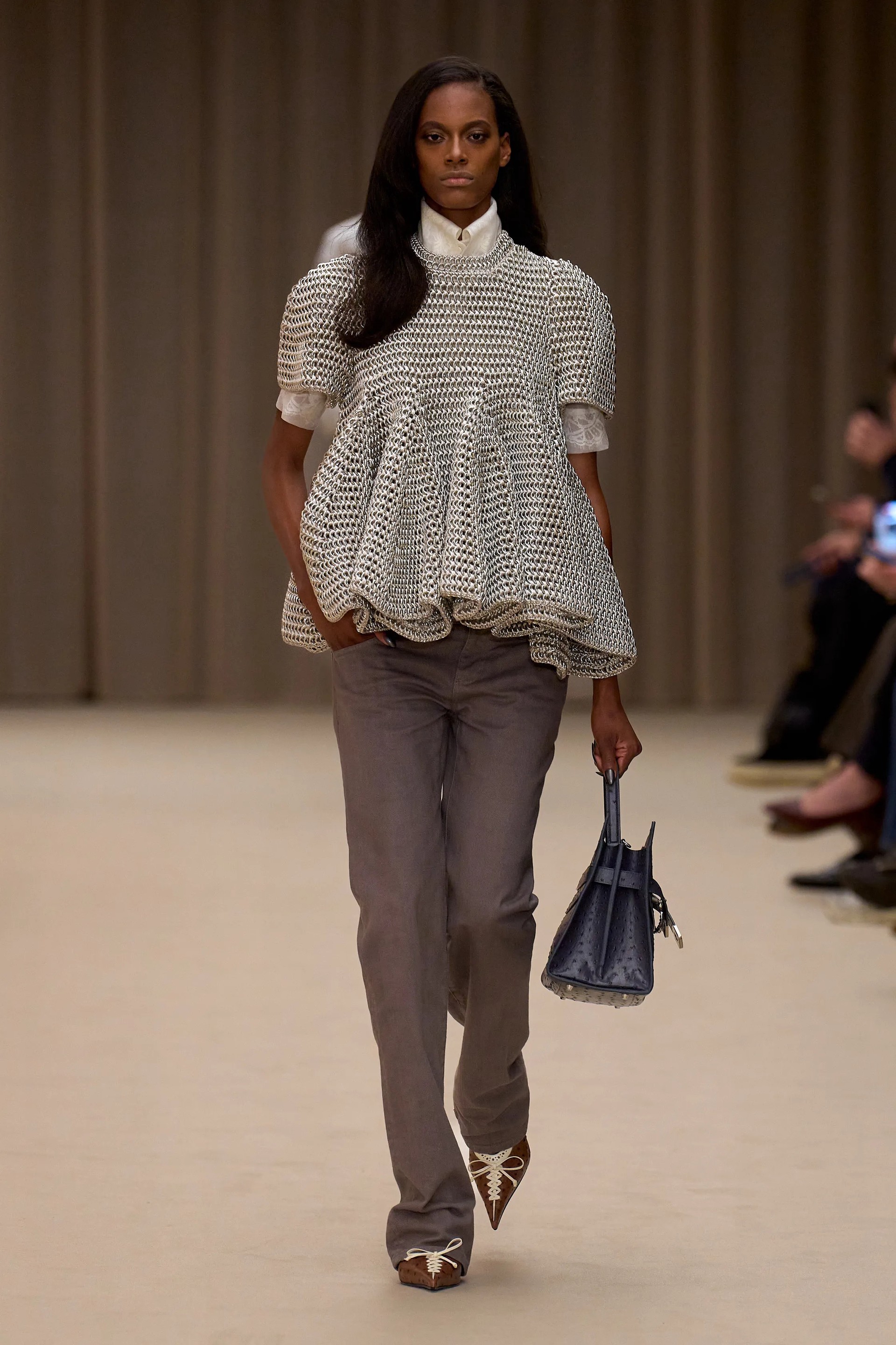 Hinh anh Tay nghề thủ công và những khoảng chưa trọn 7