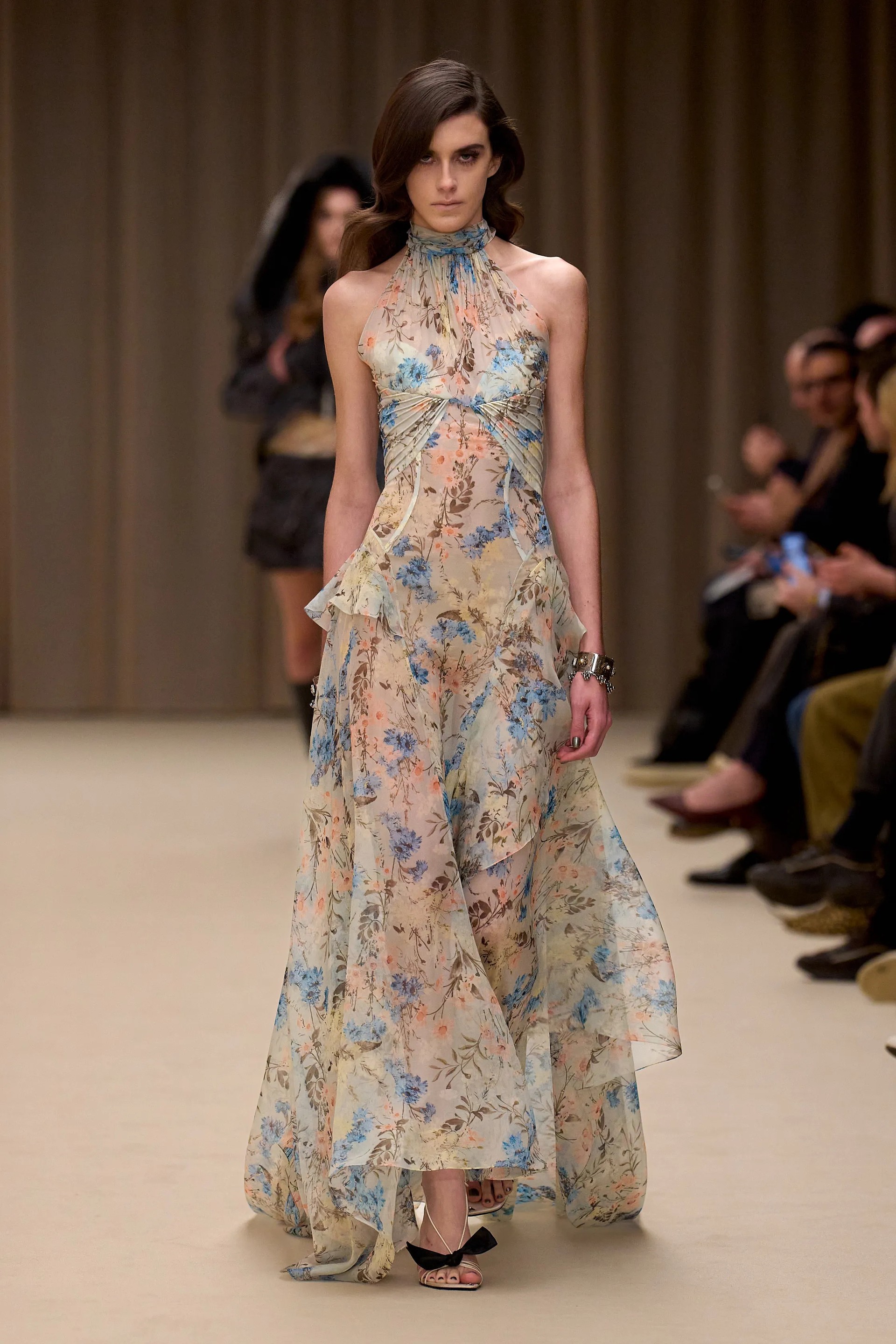 Hinh anh Tay nghề thủ công và những khoảng chưa trọn 4