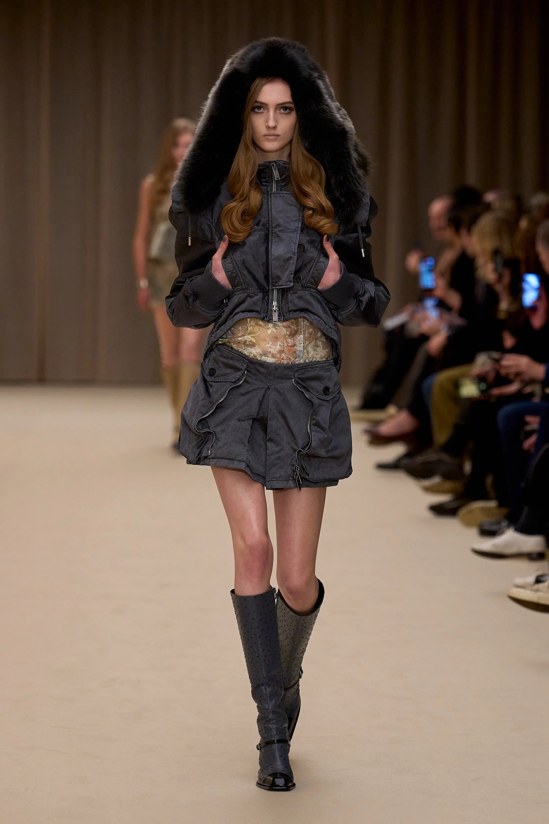 Hinh anh Miniskirt và thế hệ người dùng mới 2