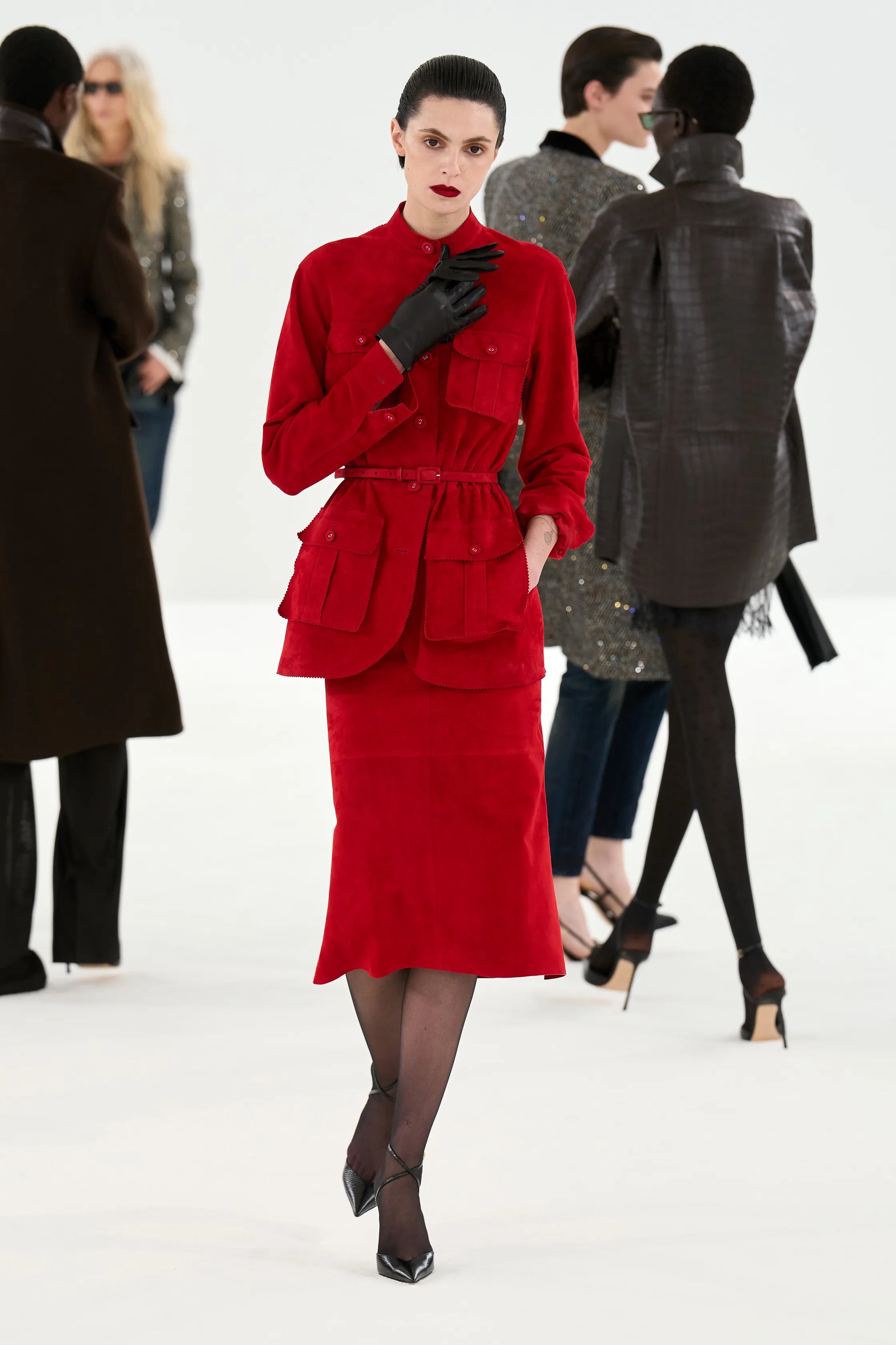 Hinh anh Tom Ford Thu Đông 2026: Haider Ackermann và sự gợi cảm sắc lạnh của may đo 3