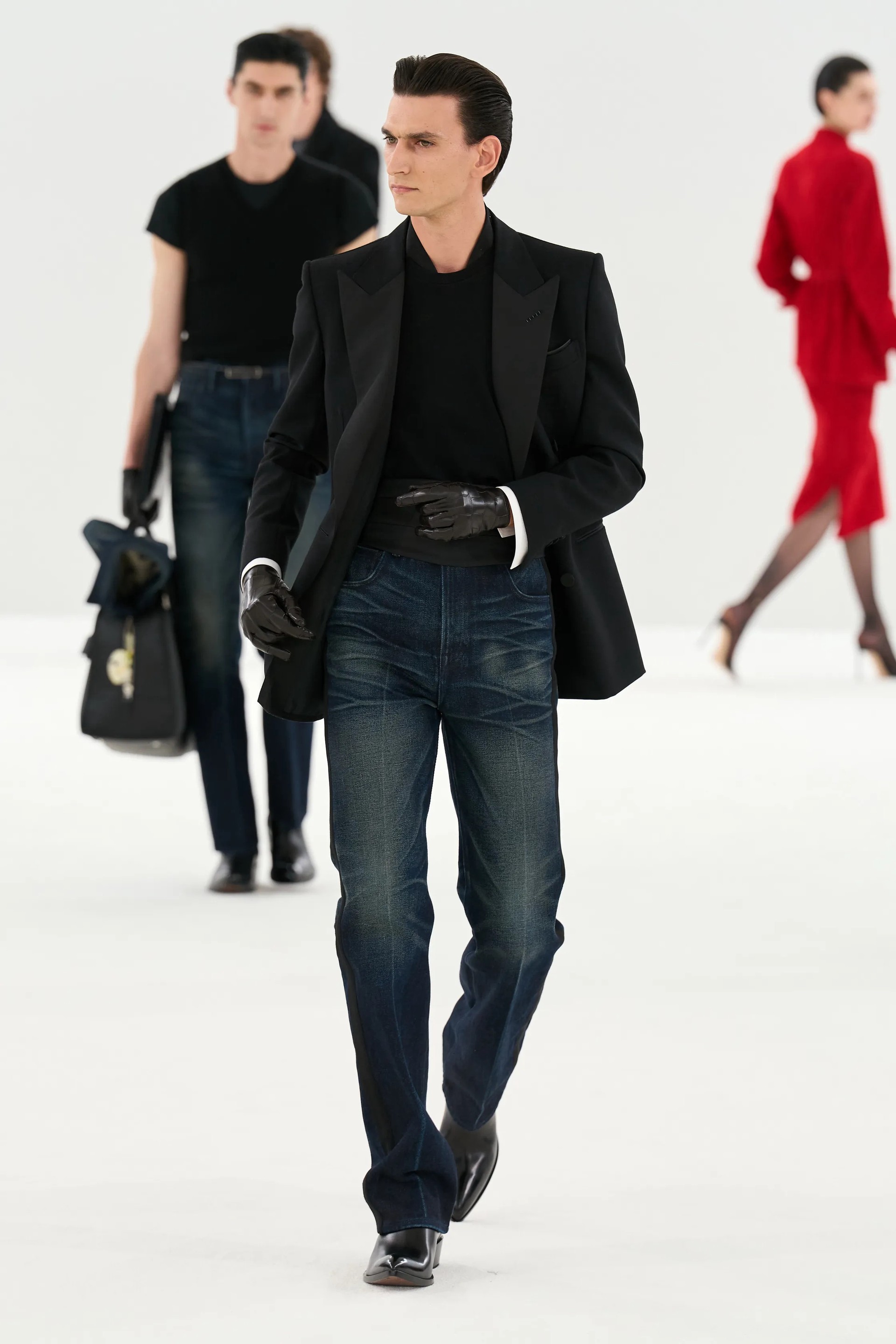 Hinh anh Denim, sơ mi pastel và tủ đồ Tom Ford rộng mở hơn 1