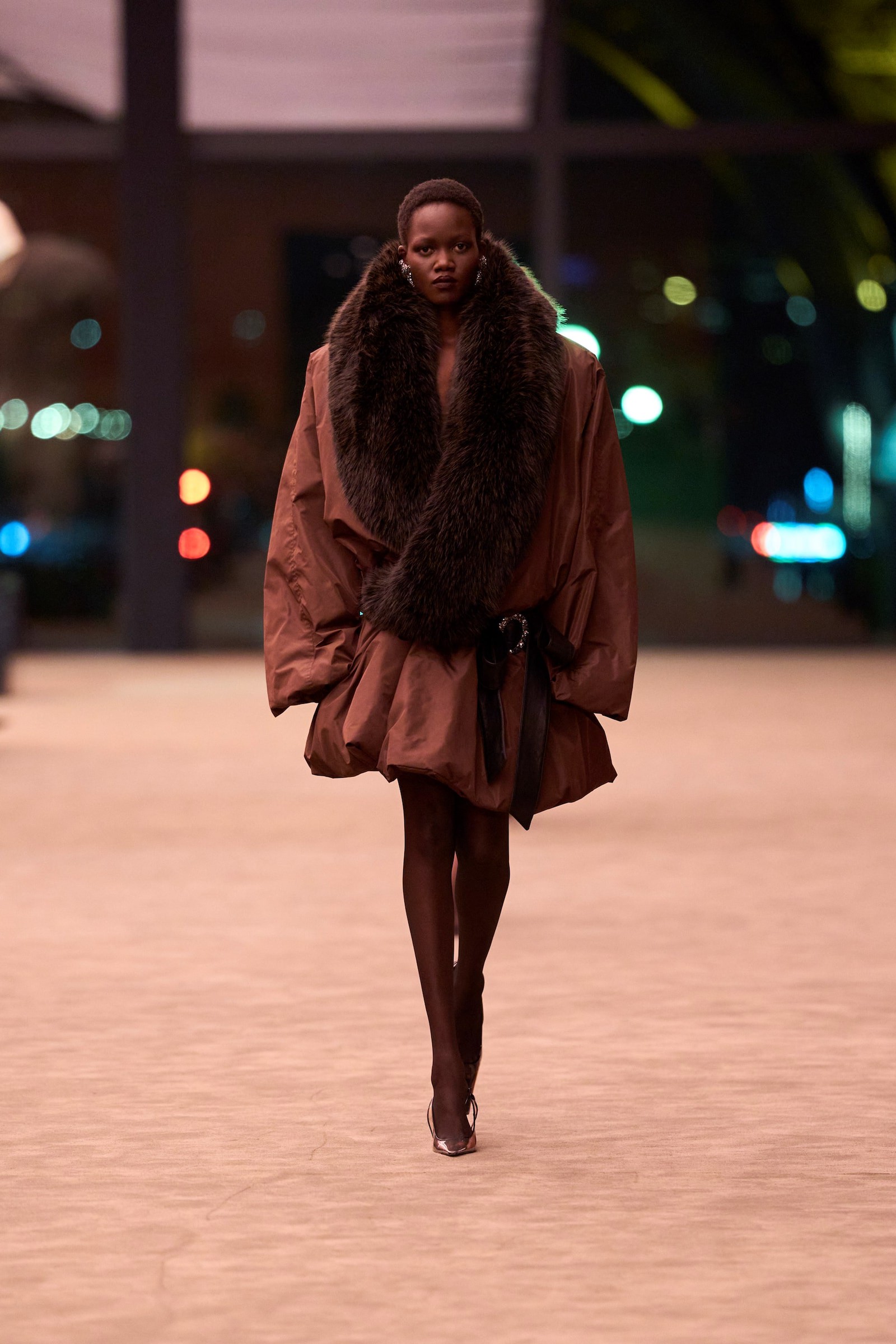 Hinh anh Saint Laurent Thu Đông 2026: Dành cho di sản Le Smoking huyền thoại 15