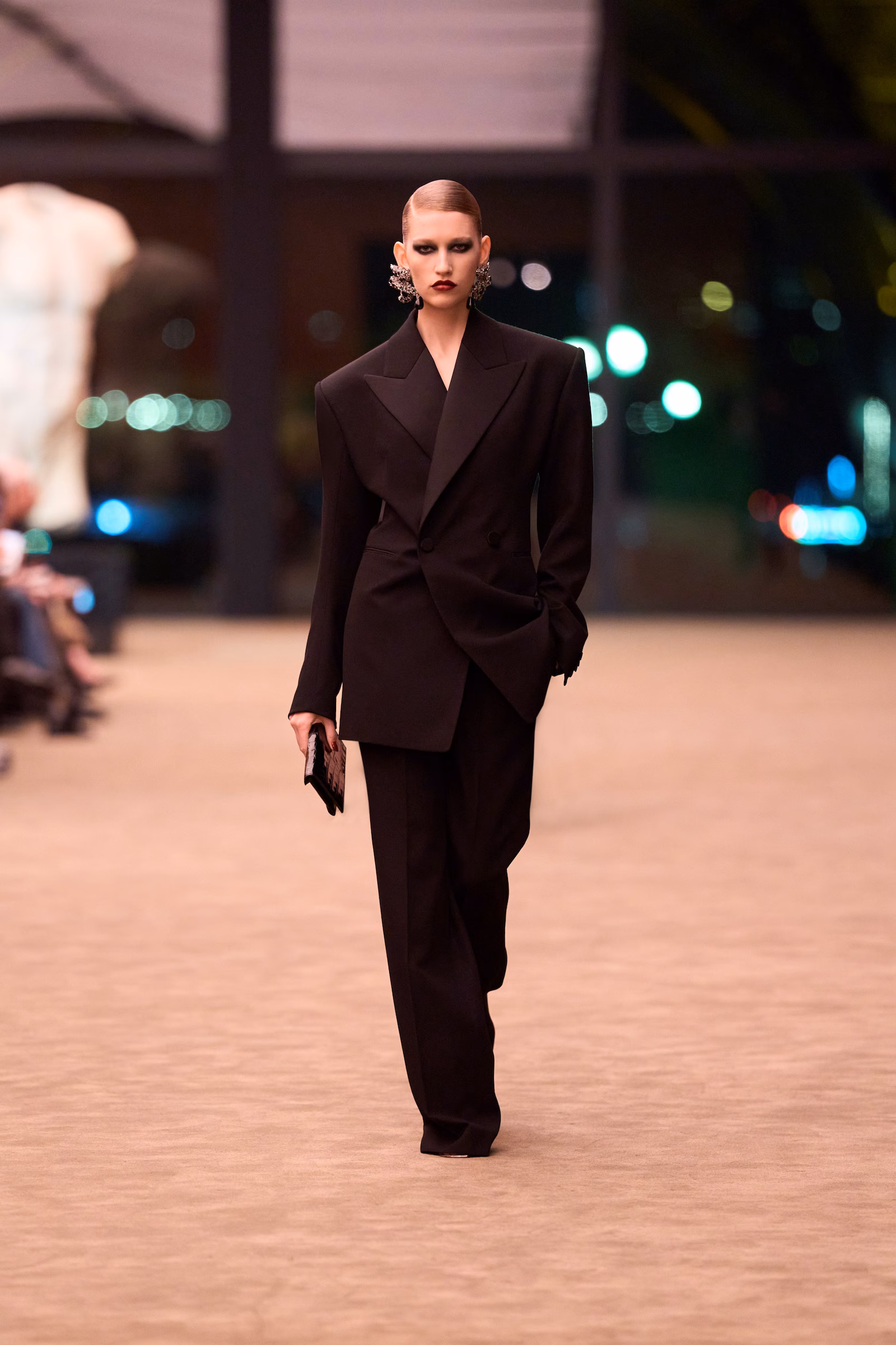 Hinh anh Saint Laurent Thu Đông 2026: Dành cho di sản Le Smoking huyền thoại 8