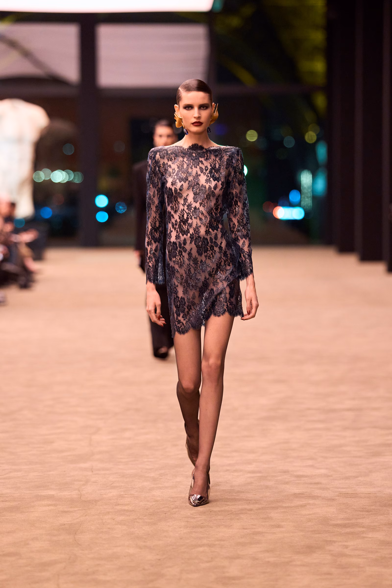 Hinh anh Saint Laurent Thu Đông 2026: Dành cho di sản Le Smoking huyền thoại 18