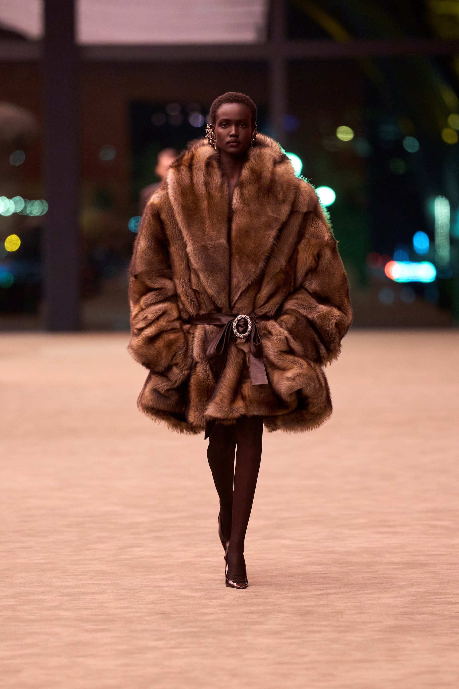 Hinh anh Saint Laurent Thu Đông 2026: Dành cho di sản Le Smoking huyền thoại 22