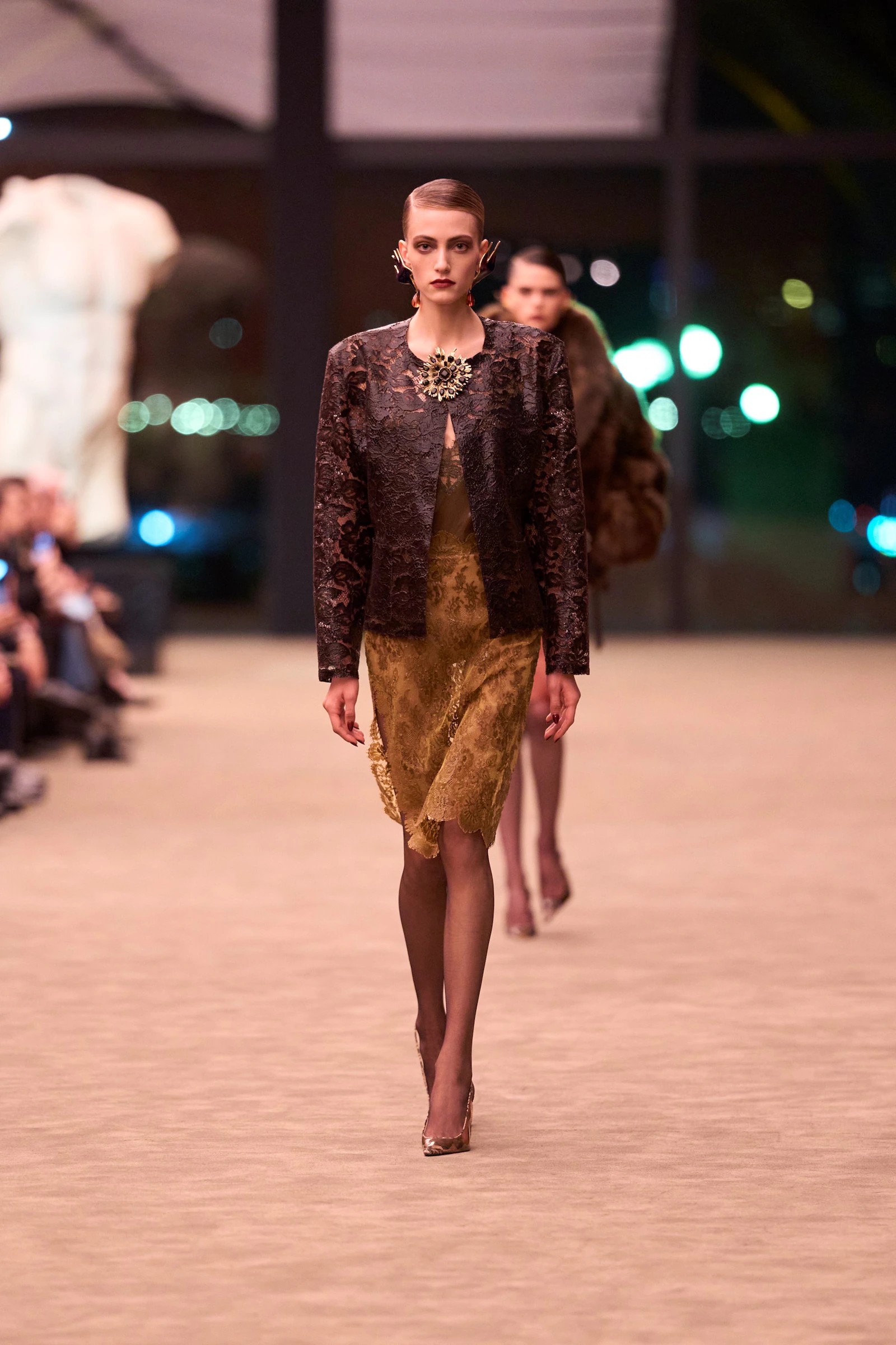 Hinh anh Saint Laurent Thu Đông 2026: Dành cho di sản Le Smoking huyền thoại 11