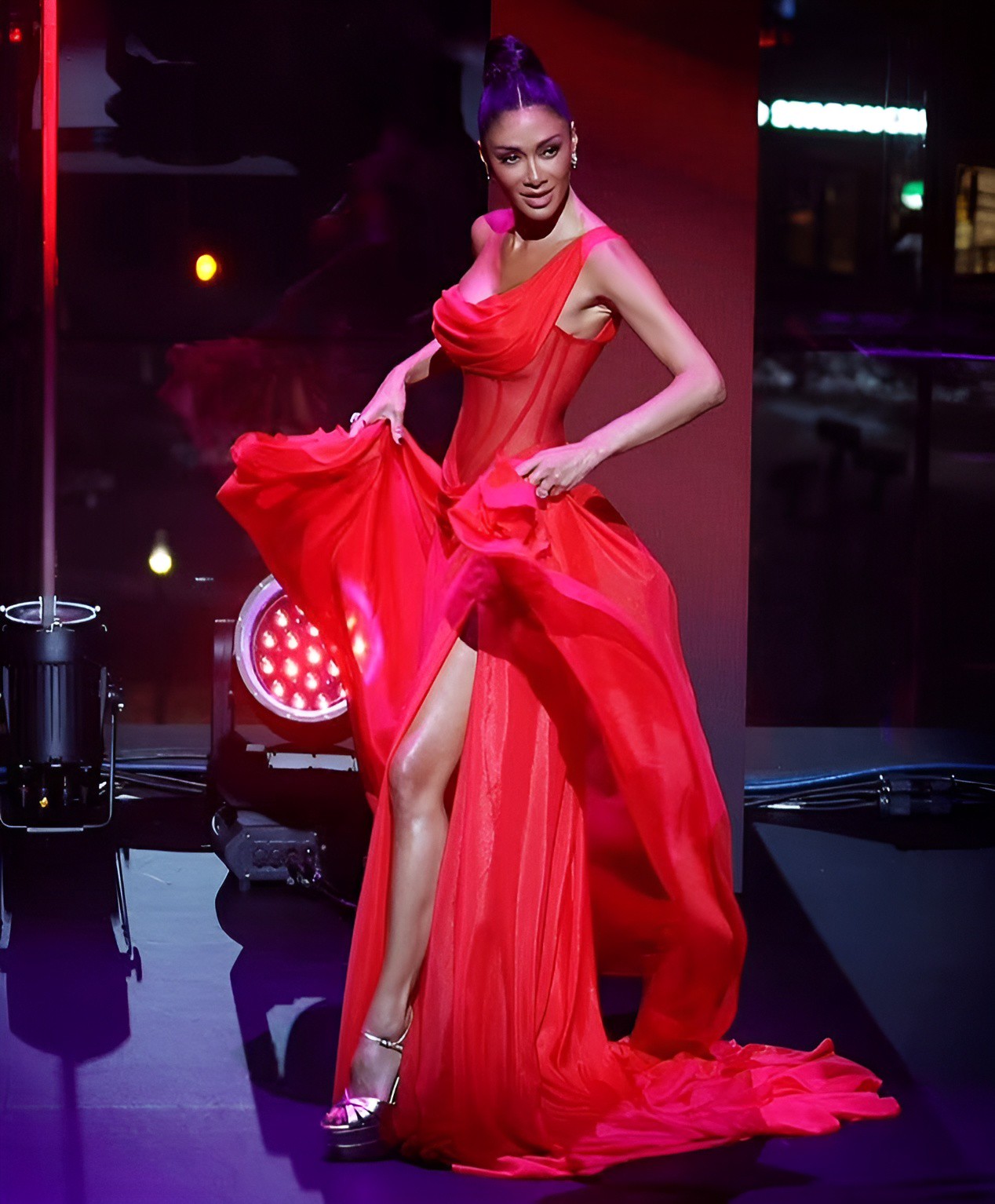 Hinh anh DO LONG nâng tầm sự hiện diện của thời trang Việt bản đồ quốc tế 14