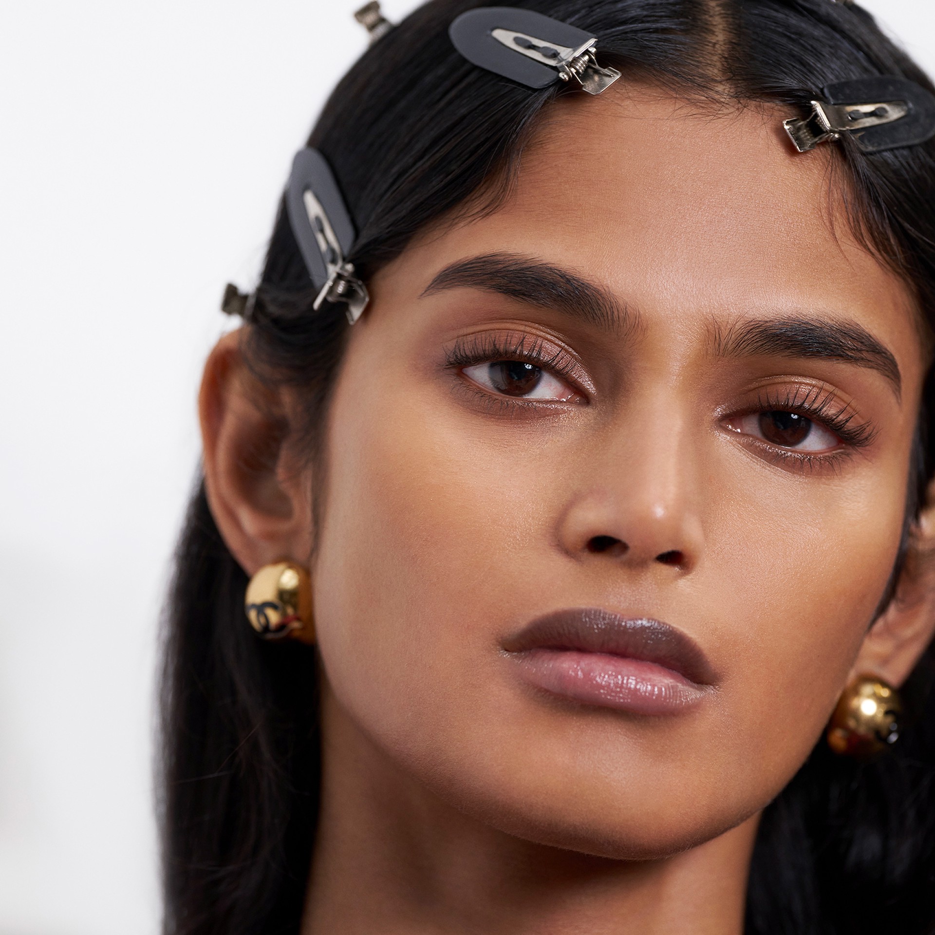 Hinh anh Hóa thân thành CHANEL muse với 2 makeup looks từ CHANEL FW26 1