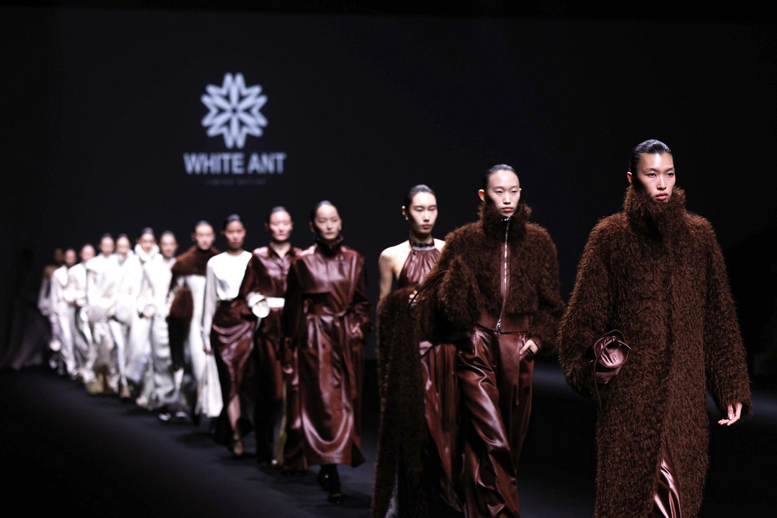 Hinh anh Bền chí - Bền bỉ - Bền vững: WHITE ANT và trái ngọt đầu tiên tại Shanghai Fashion Week 37