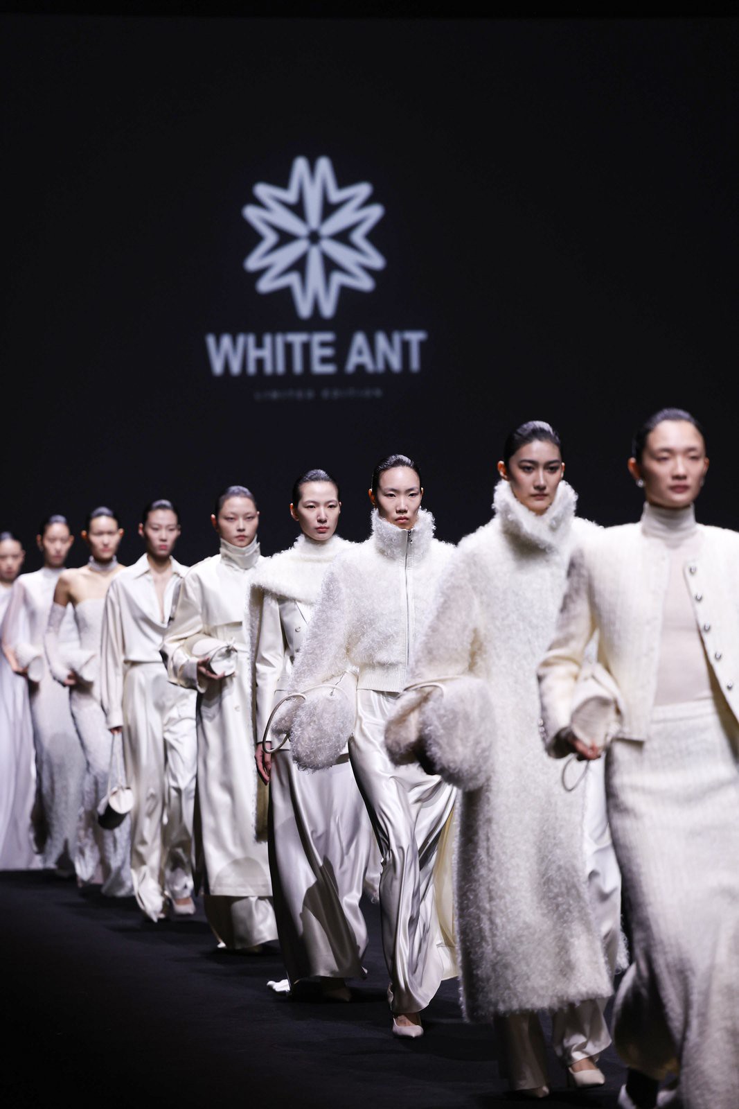 Hinh anh Bền chí - Bền bỉ - Bền vững: WHITE ANT và trái ngọt đầu tiên tại Shanghai Fashion Week 38