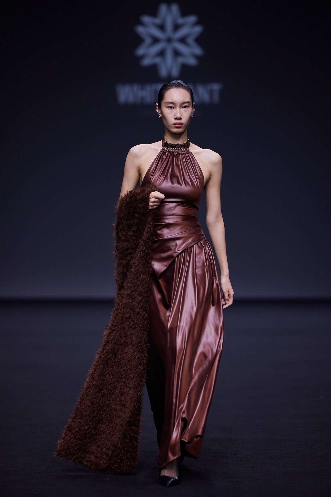 Hinh anh Bền chí - Bền bỉ - Bền vững: WHITE ANT và trái ngọt đầu tiên tại Shanghai Fashion Week 11
