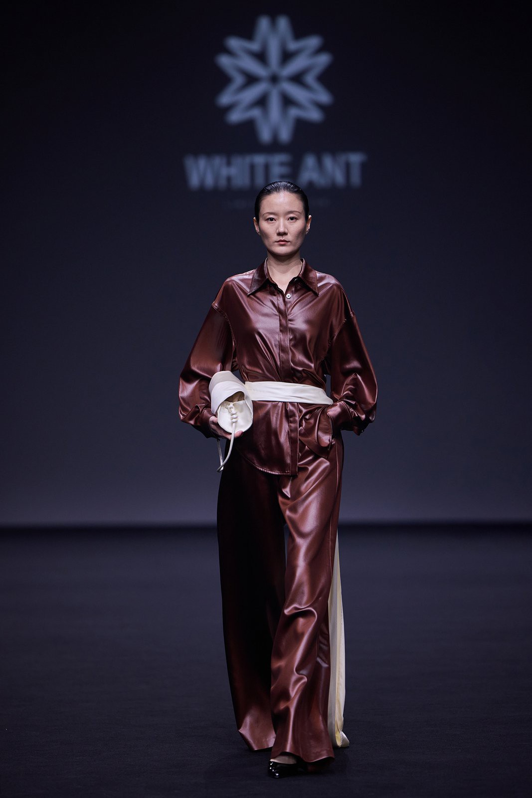 Hinh anh Bền chí - Bền bỉ - Bền vững: WHITE ANT và trái ngọt đầu tiên tại Shanghai Fashion Week 15