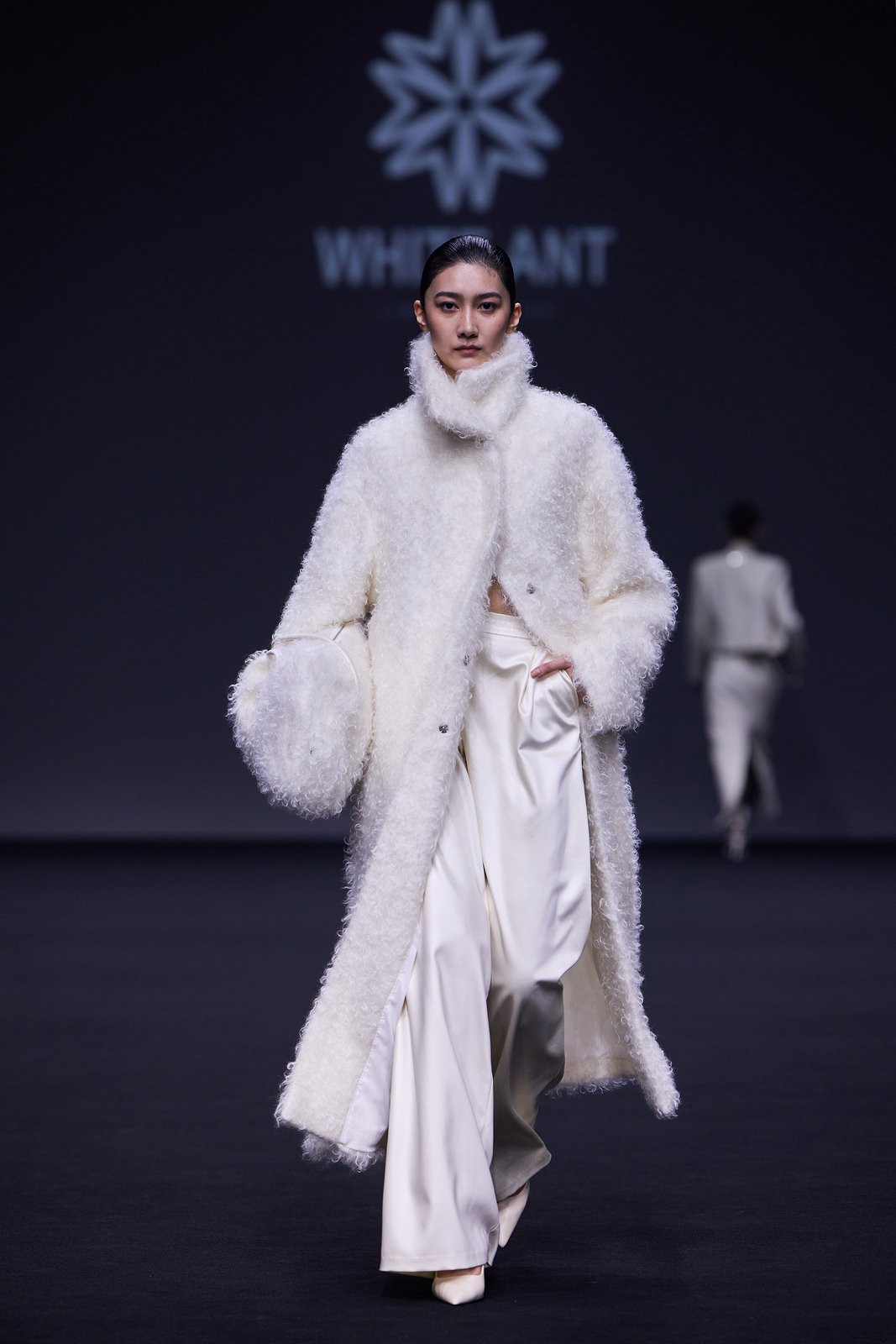 Hinh anh Bền chí - Bền bỉ - Bền vững: WHITE ANT và trái ngọt đầu tiên tại Shanghai Fashion Week 10