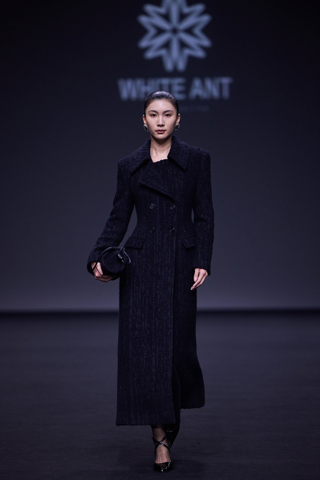 Hinh anh Bền chí - Bền bỉ - Bền vững: WHITE ANT và trái ngọt đầu tiên tại Shanghai Fashion Week 16