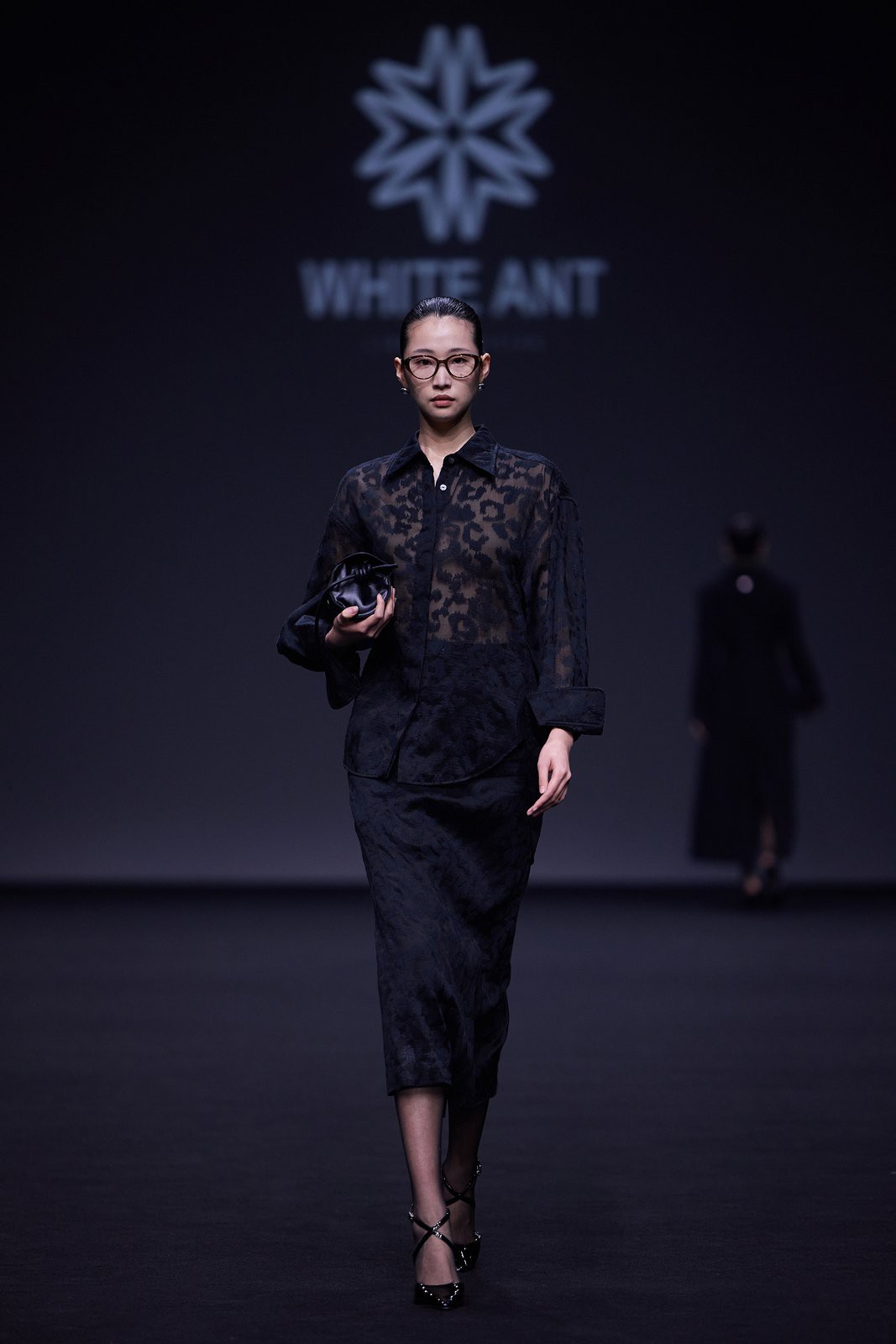 Hinh anh Bền chí - Bền bỉ - Bền vững: WHITE ANT và trái ngọt đầu tiên tại Shanghai Fashion Week 19