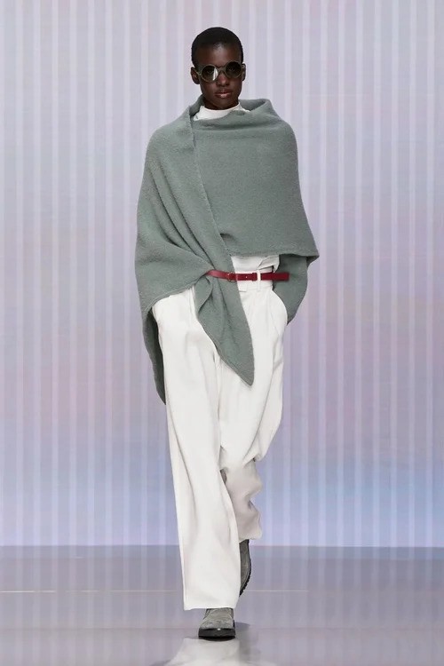 Hinh anh Giorgio Armani Thu Đông 2026: Tác phẩm đầu tay của người “kế vị” 3