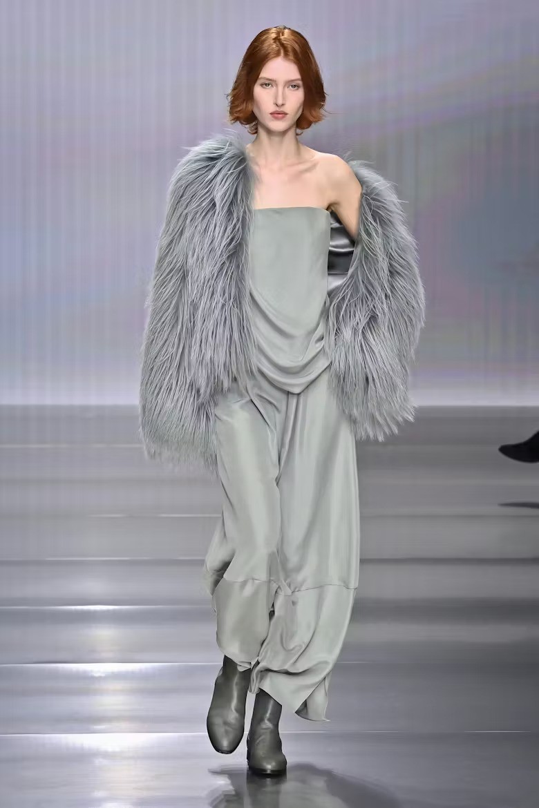 Hinh anh Giorgio Armani Thu Đông 2026: Tác phẩm đầu tay của người “kế vị” 7