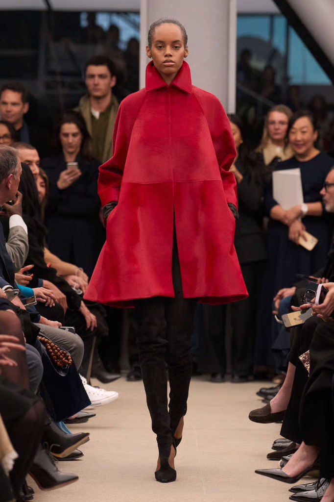 Hinh anh Alaïa Fall Winter 2026: Bức thư tình gửi lại nhà mốt 11