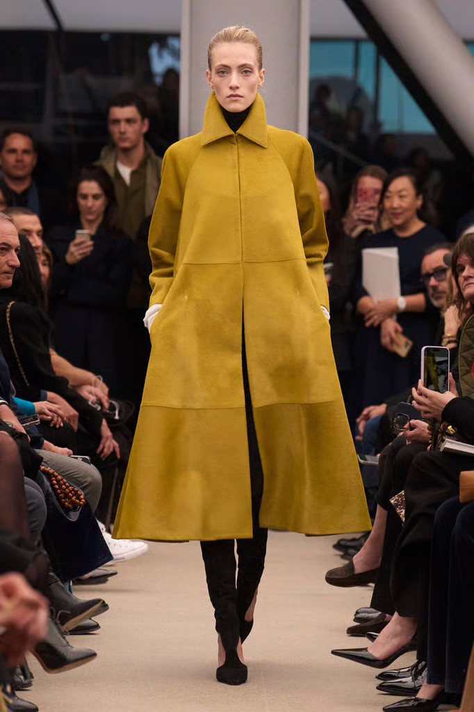 Hinh anh Alaïa Fall Winter 2026: Bức thư tình gửi lại nhà mốt 2