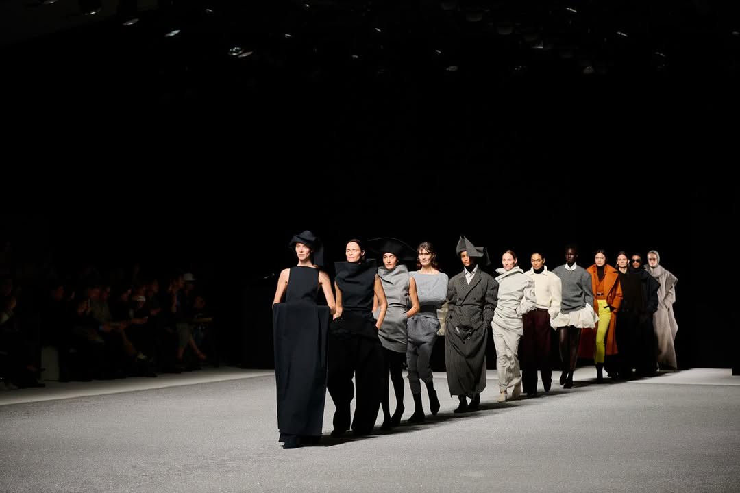 Hinh anh ISSEY MIYAKE Thu Đông 2026: Vẻ đẹp của sự dang dở 1