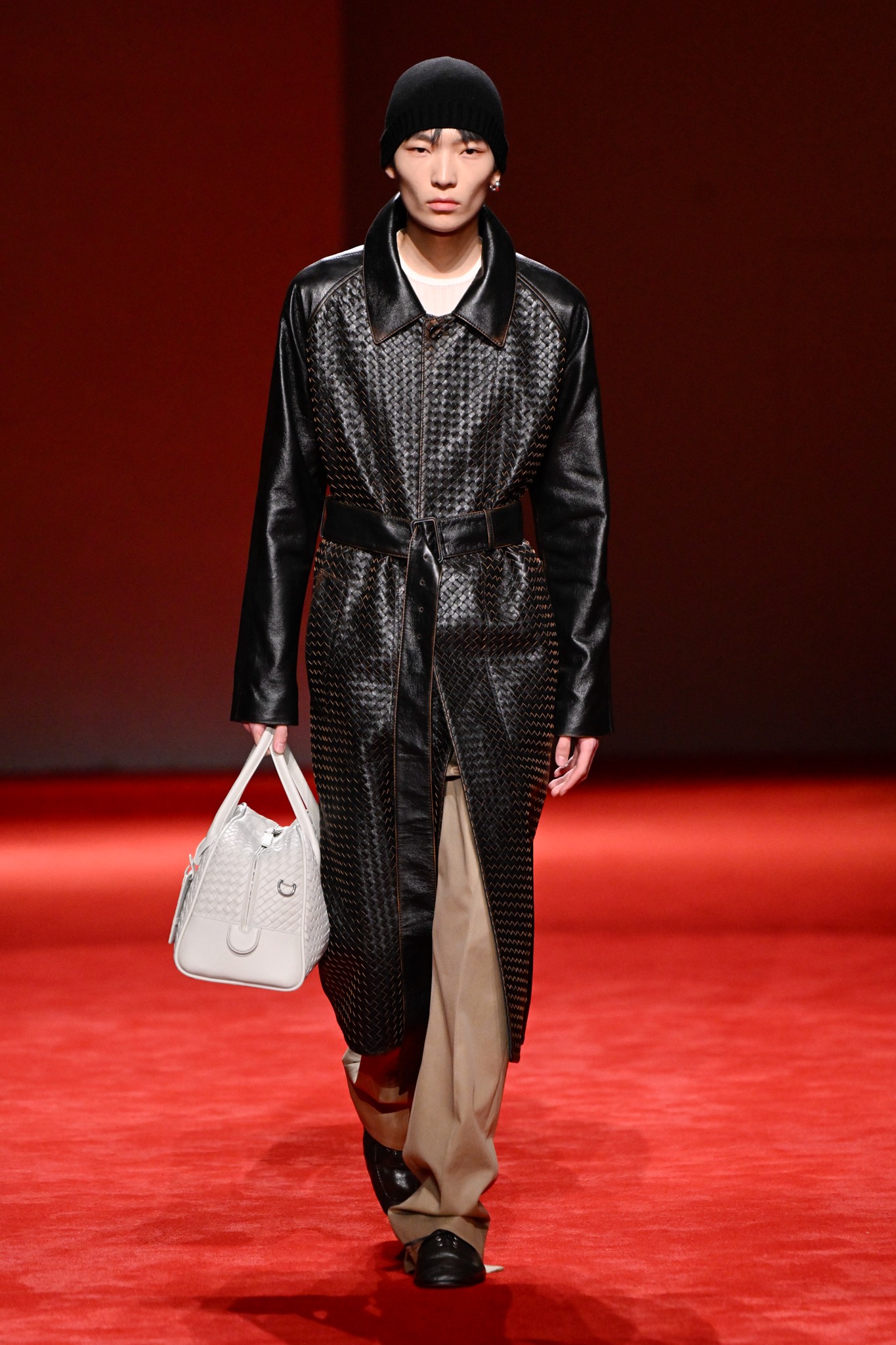 Hinh anh  Bottega Veneta Thu Đông 2026: Di sản và sự đổi mới qua “The Hairy Situation” 16