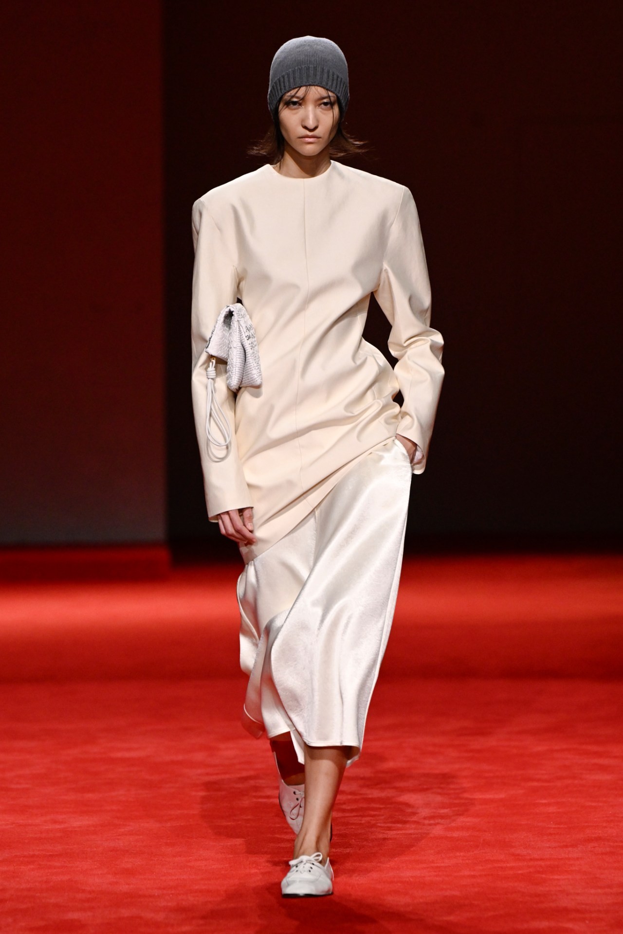 Hinh anh  Bottega Veneta Thu Đông 2026: Di sản và sự đổi mới qua “The Hairy Situation” 7