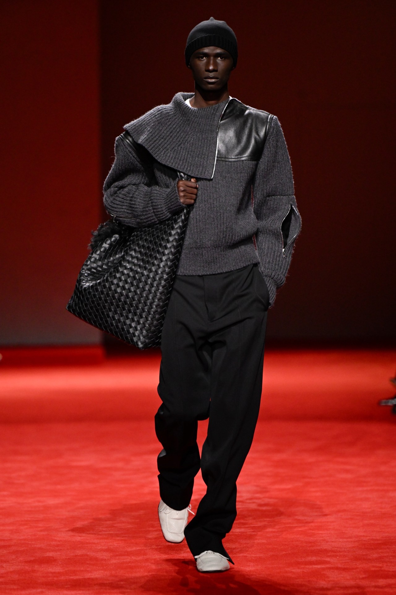 Hinh anh  Bottega Veneta Thu Đông 2026: Di sản và sự đổi mới qua “The Hairy Situation” 9