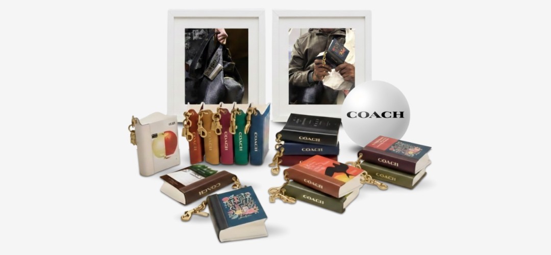 Hinh anh “Book bag charm” của Coach: Không chỉ là quyển sách tí hon treo được 8
