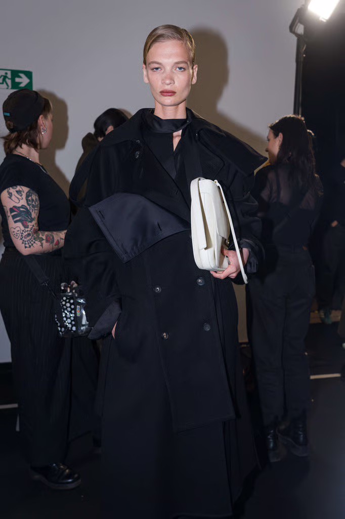 Hinh anh  Ferragamo Fall Winter 2026: Thủy thủ, quán rượu lậu speakeasy và hội họa Mỹ 12