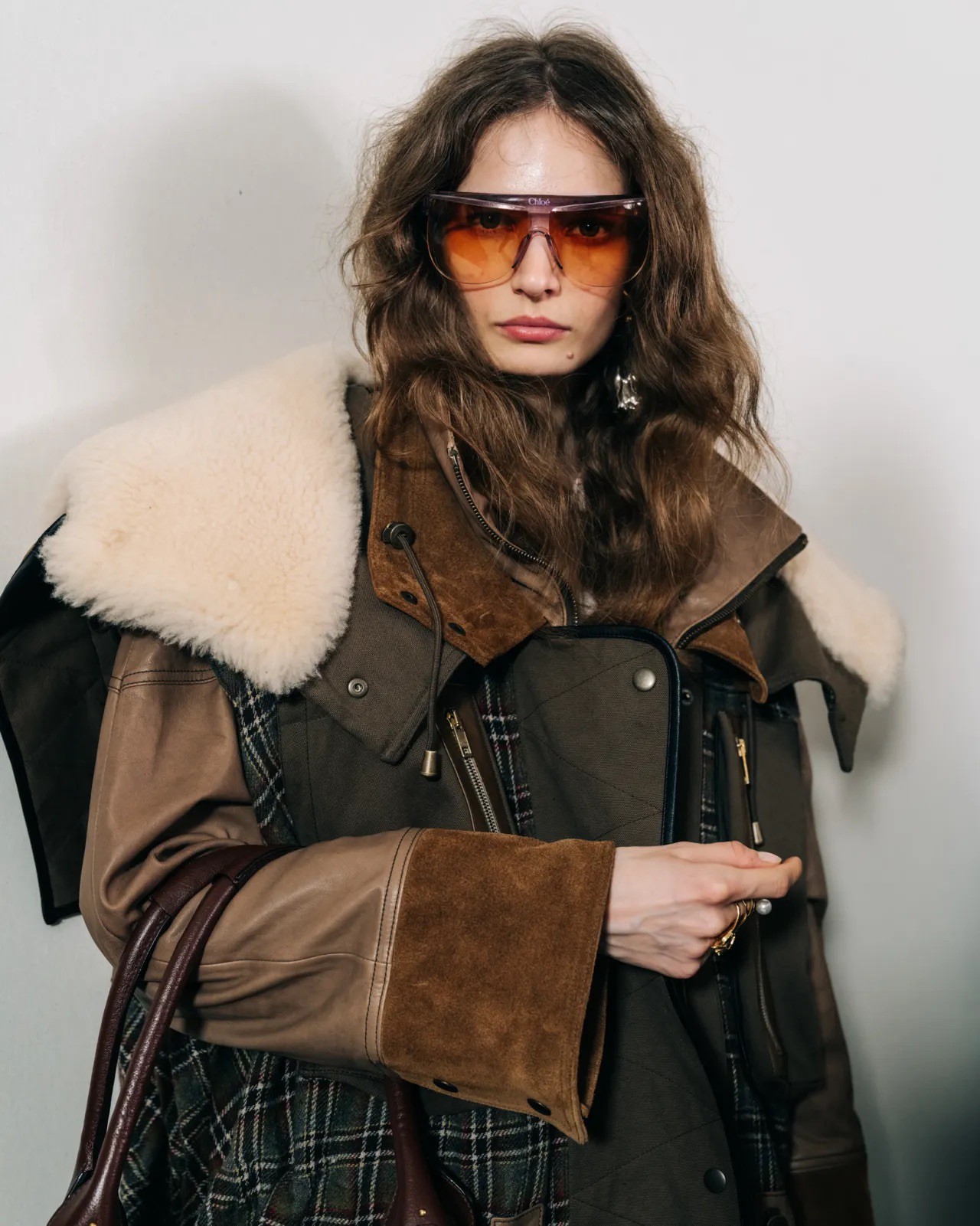 Hinh anh Chloé Fall Winter 2026: Váy áo kể chuyện xưa 1