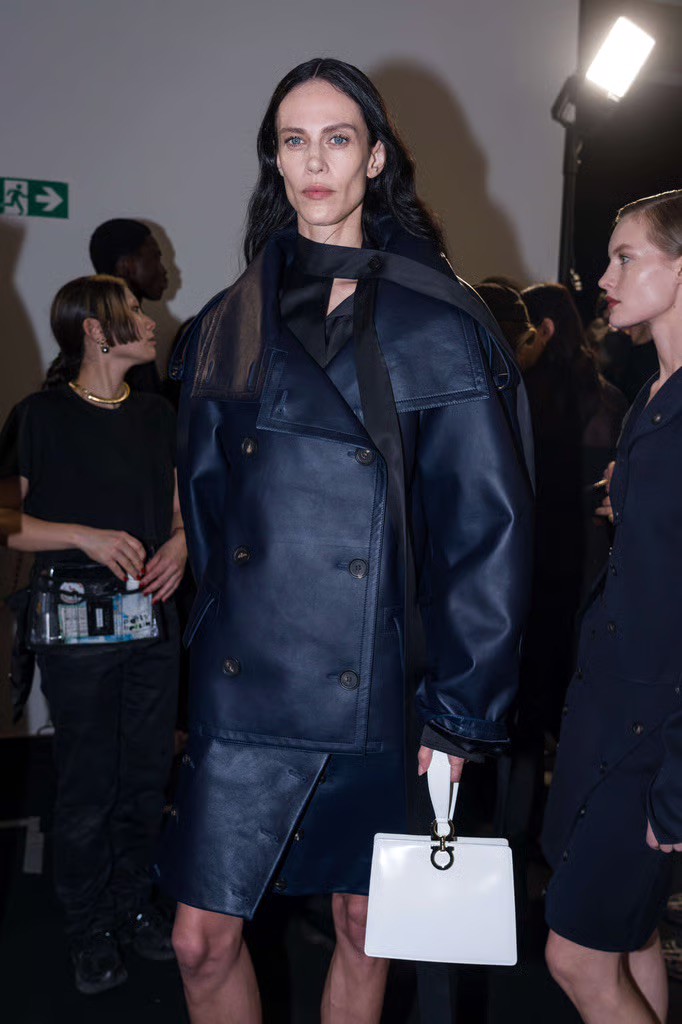 Hinh anh  Ferragamo Fall Winter 2026: Thủy thủ, quán rượu lậu speakeasy và hội họa Mỹ 7