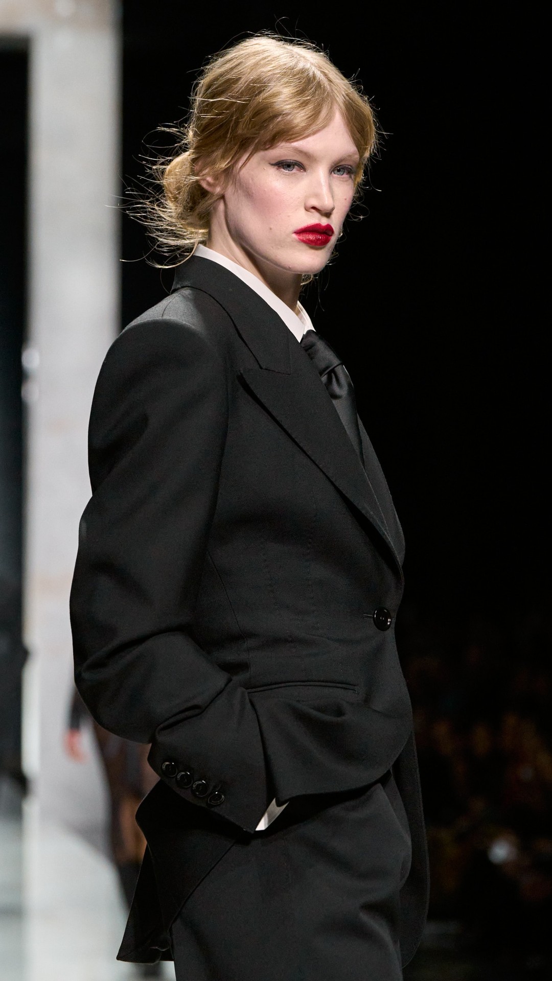 Hinh anh Sắc đen trong Dolce & Gabbana Thu Đông 2026 2