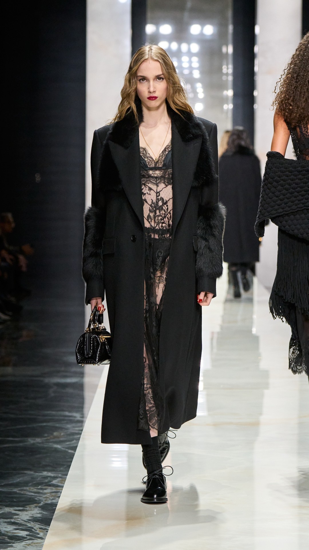 Hinh anh Sắc đen và hoa nhí 3