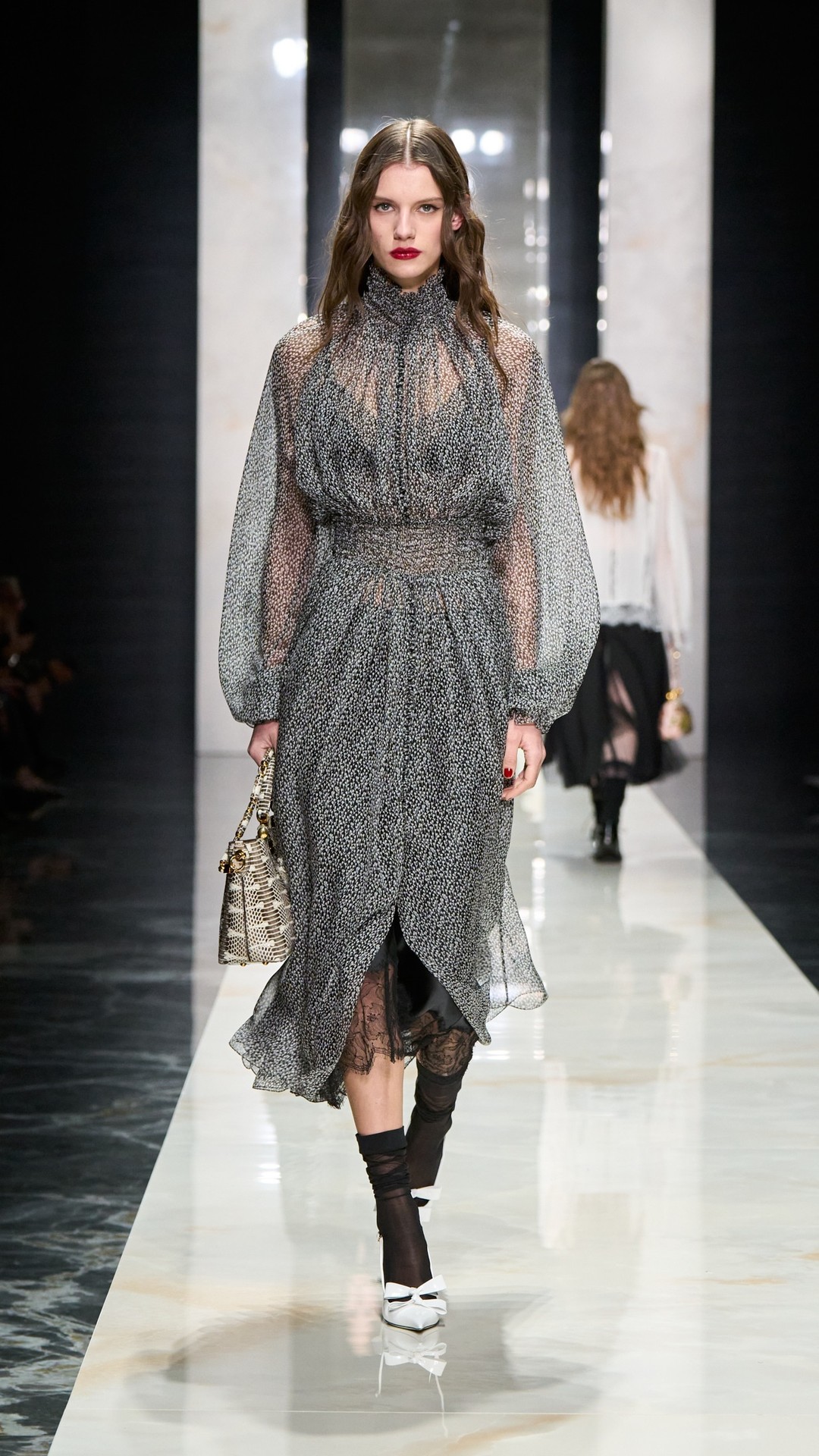 Hinh anh Sắc đen và hoa nhí 8